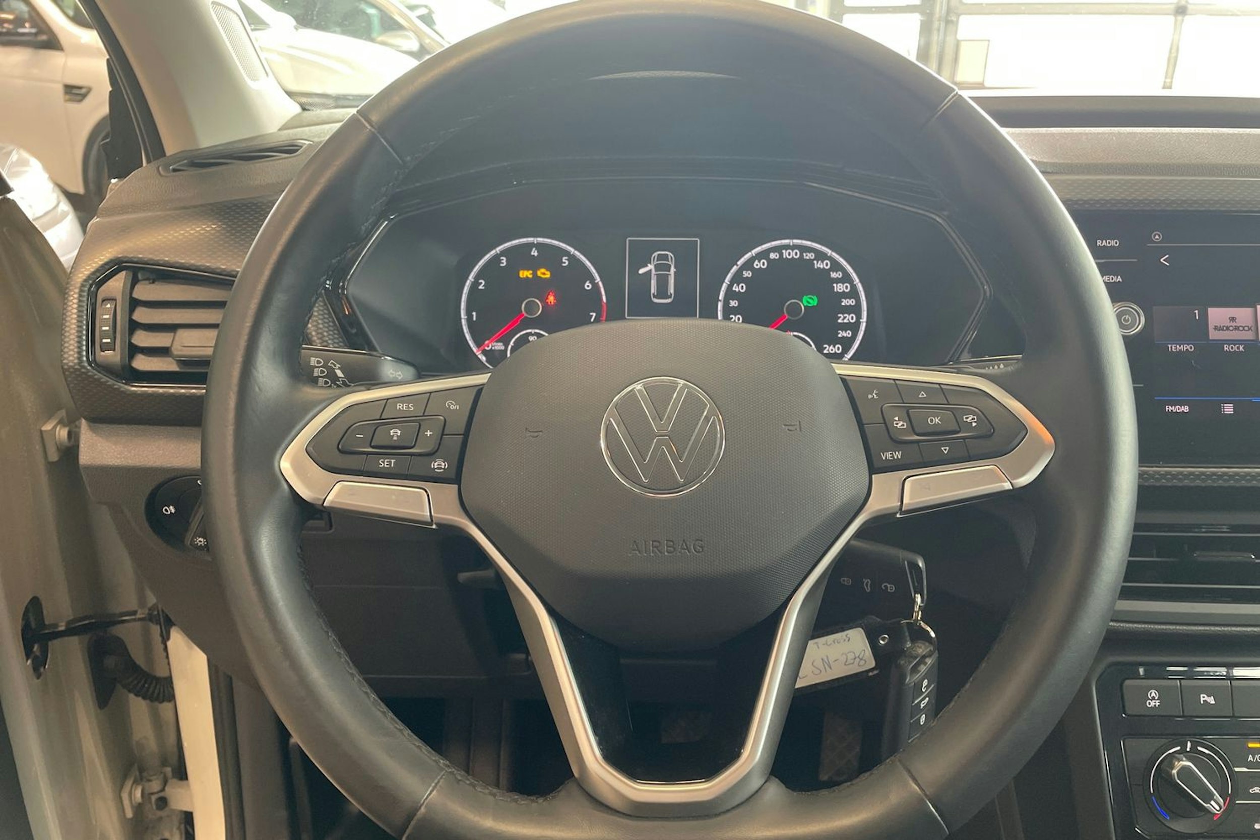 harmaa Volkswagen T-Cross 2023 kuva 15.