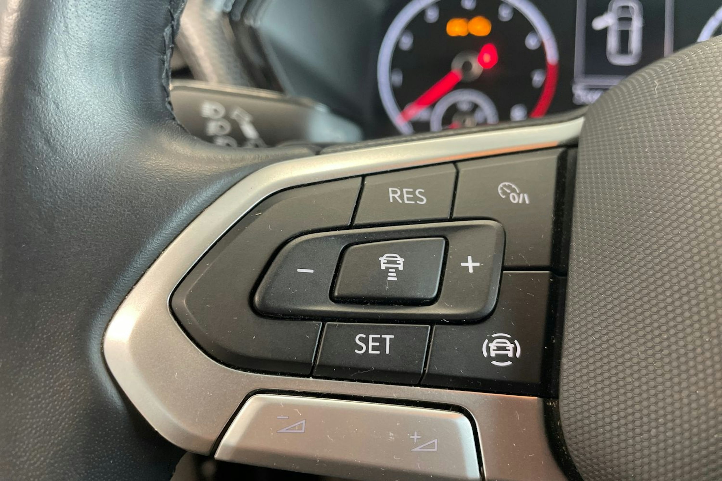 harmaa Volkswagen T-Cross 2023 kuva 16.