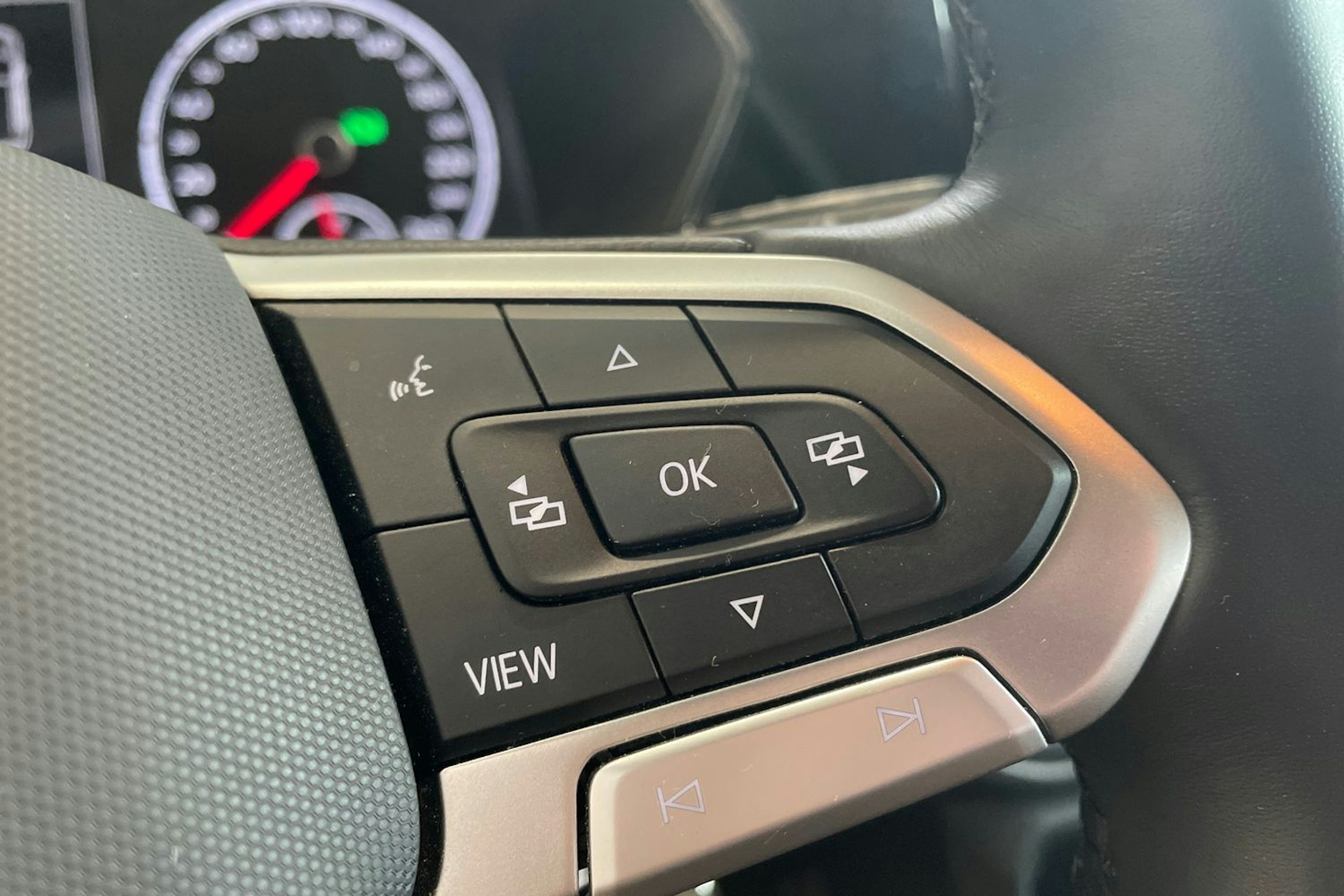 harmaa Volkswagen T-Cross 2023 kuva 17.