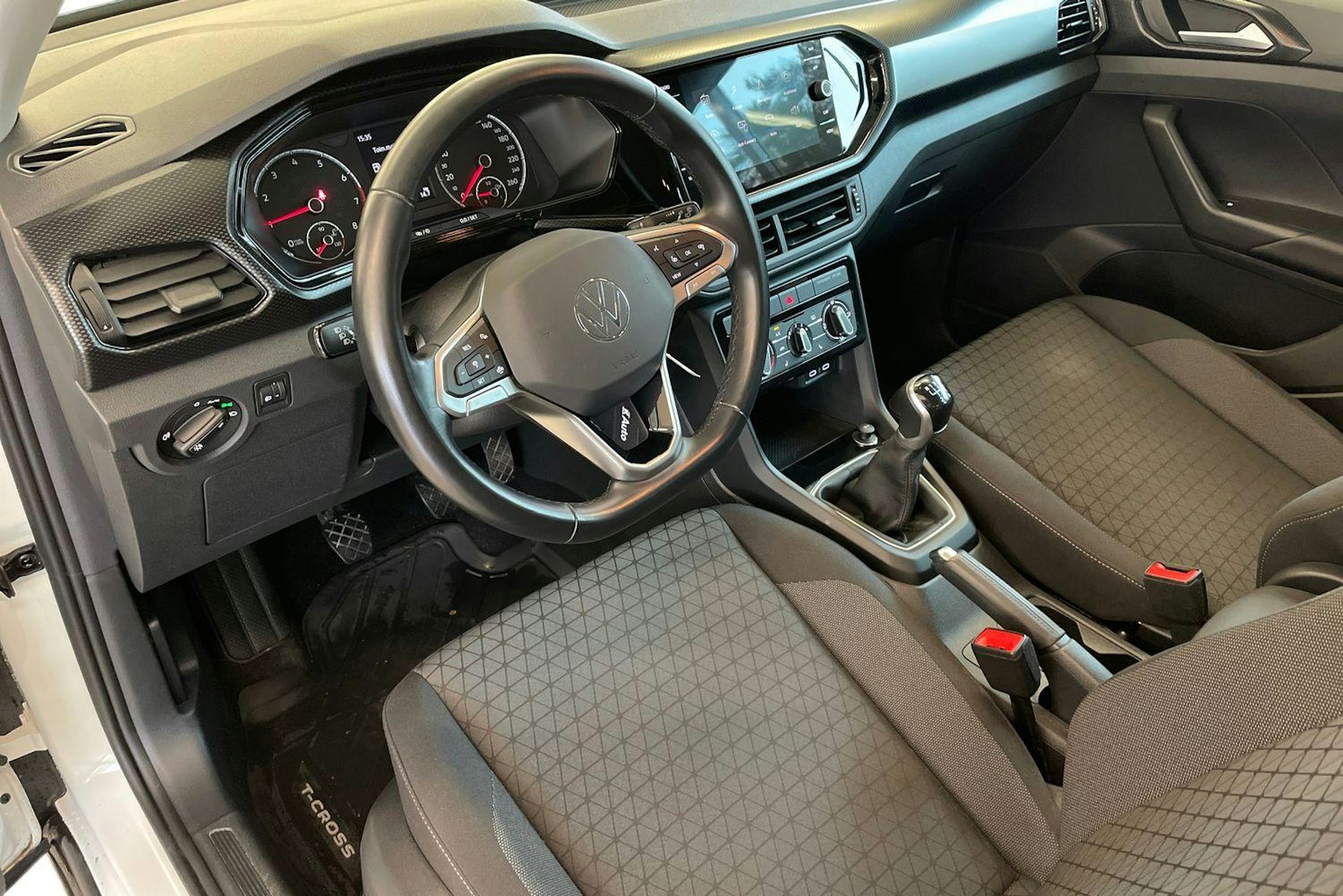 valkoinen Volkswagen T-Cross 2023 kuva 6.