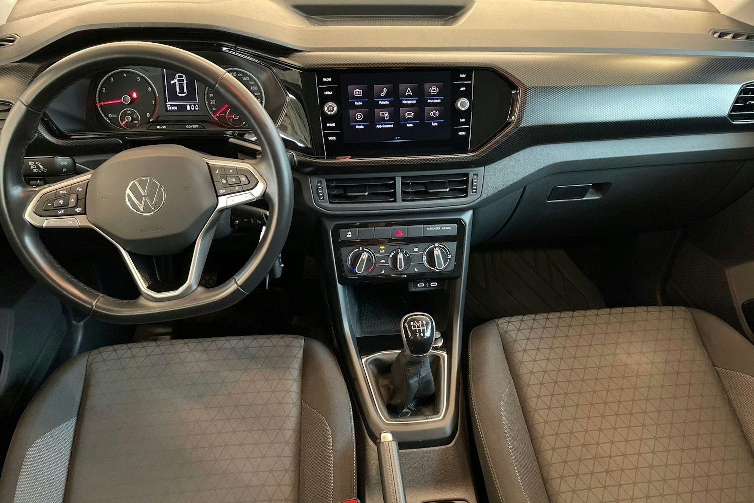 valkoinen Volkswagen T-Cross 2023 kuva 7.