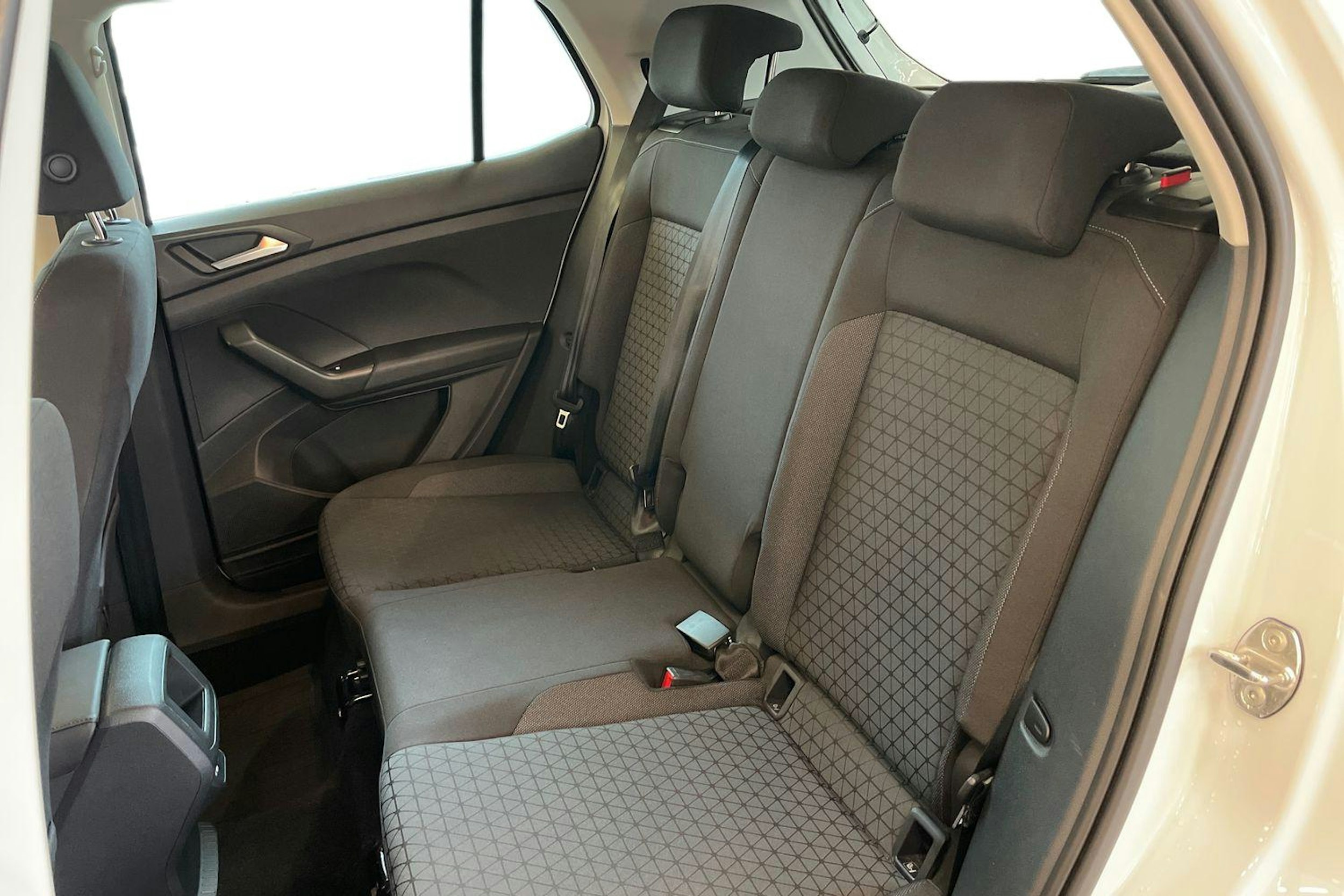 valkoinen Volkswagen T-Cross 2023 kuva 8.