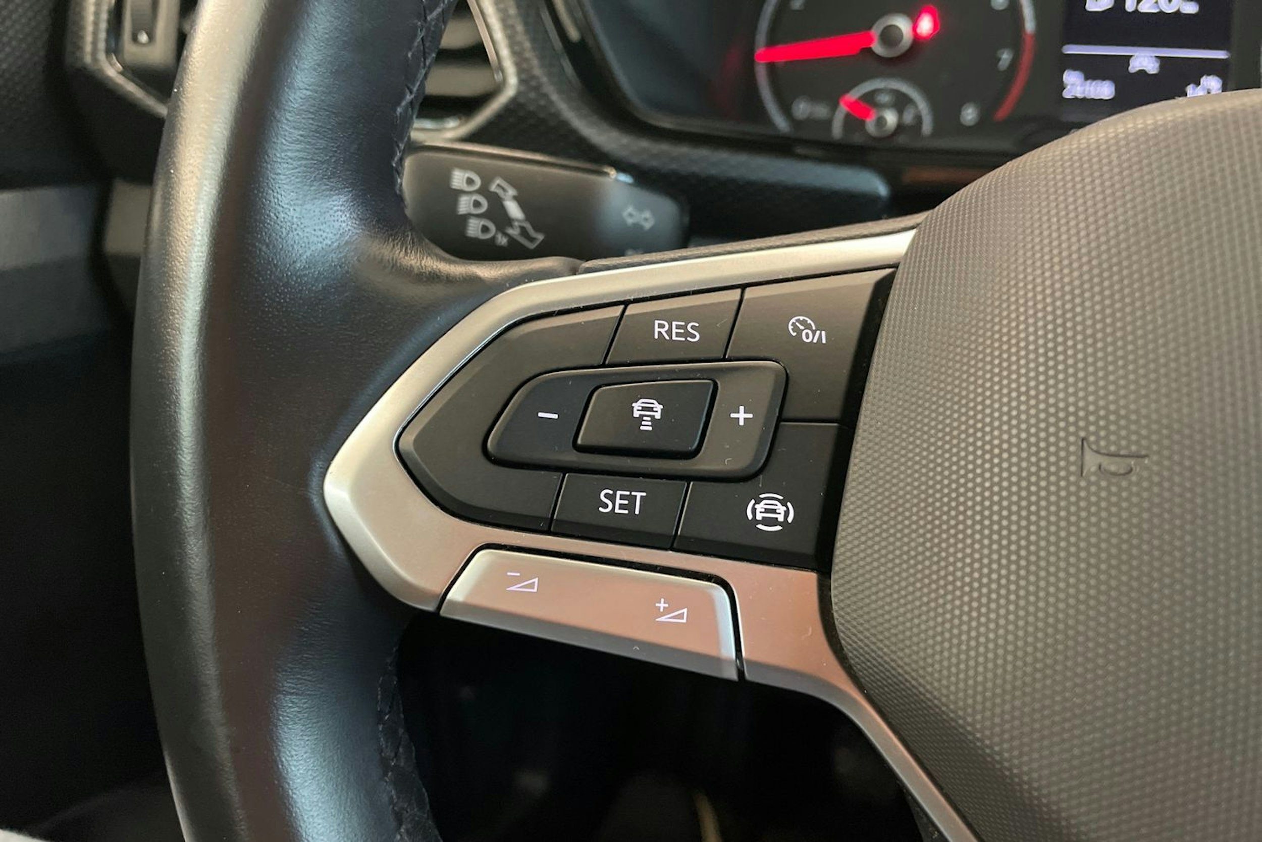 valkoinen Volkswagen T-Cross 2023 kuva 13.