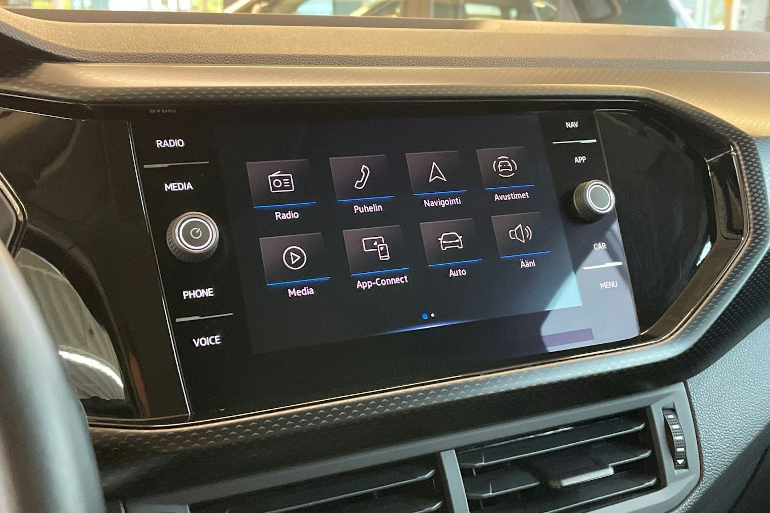 valkoinen Volkswagen T-Cross 2023 kuva 14.