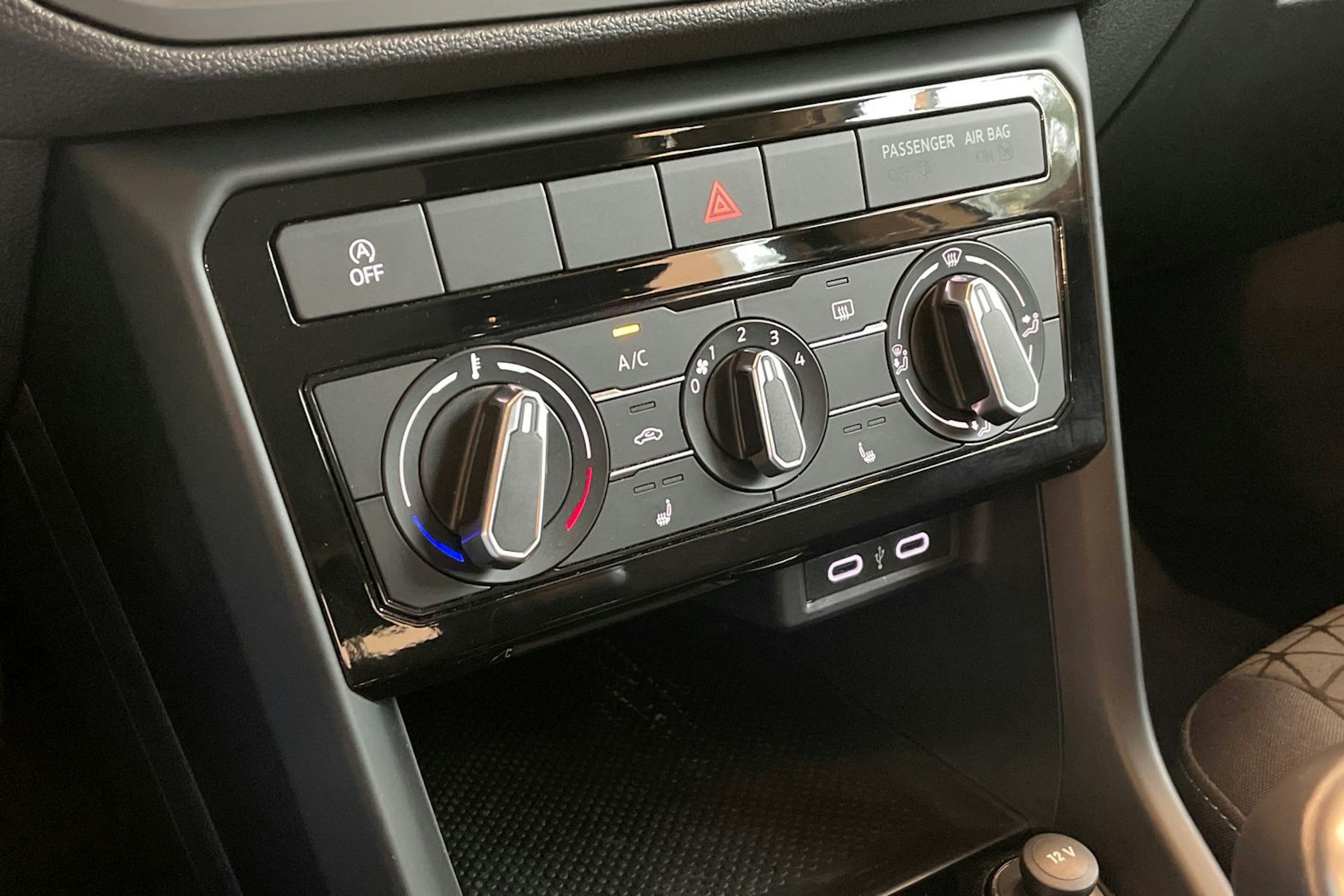 valkoinen Volkswagen T-Cross 2023 kuva 16.