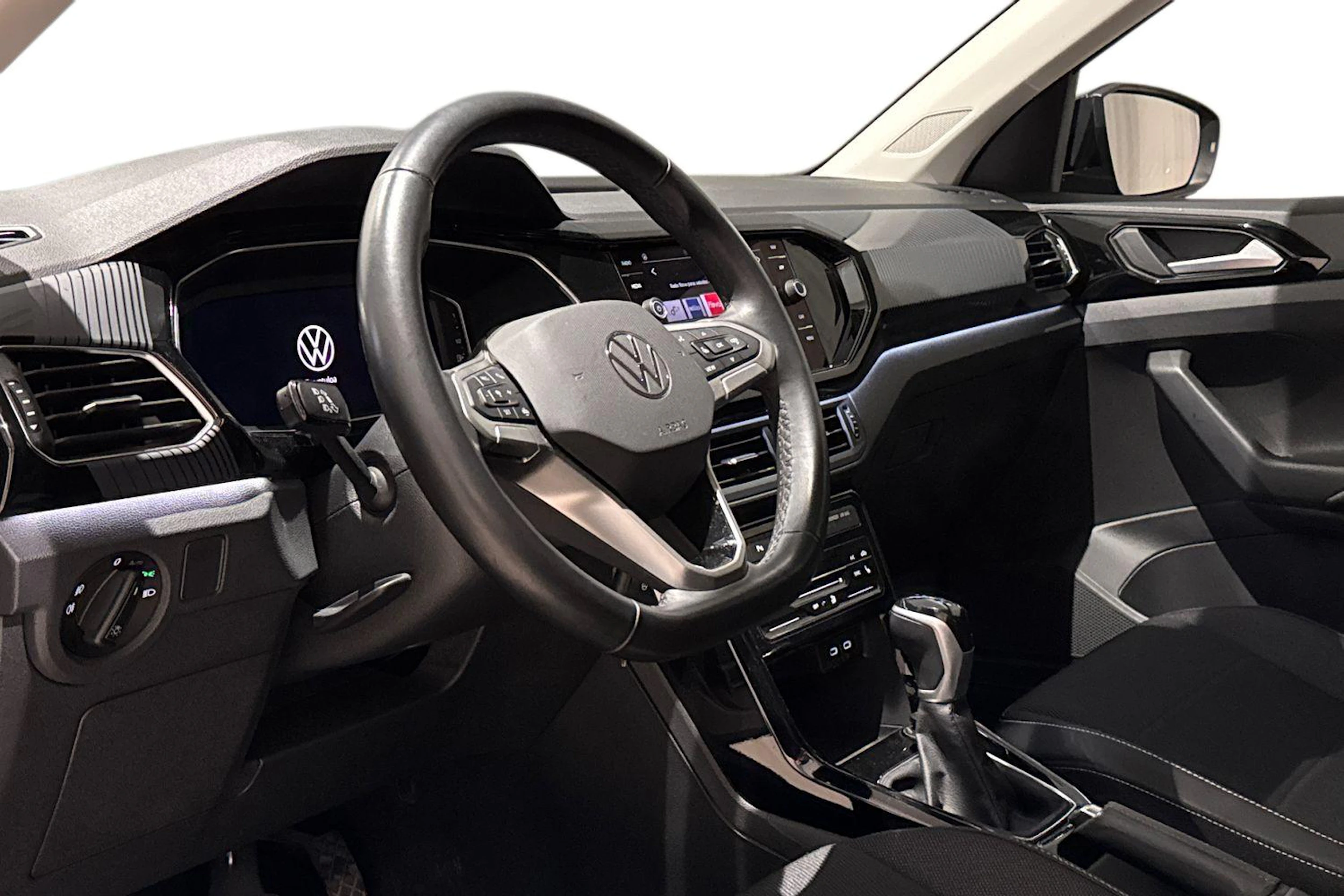 harmaa Volkswagen T-Cross 2023 kuva 6.