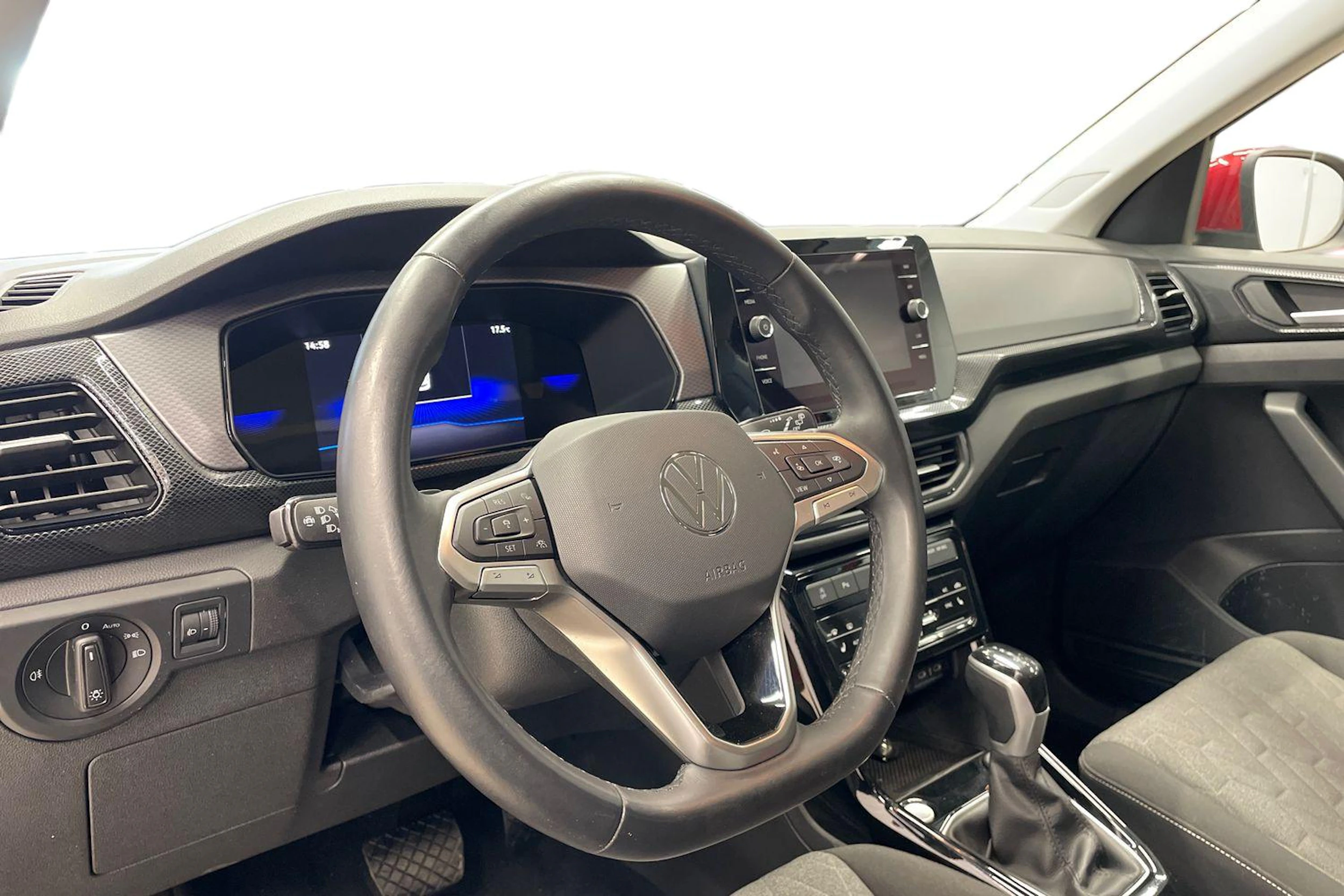 Punainen Volkswagen T-Cross 2024 kuva 8.