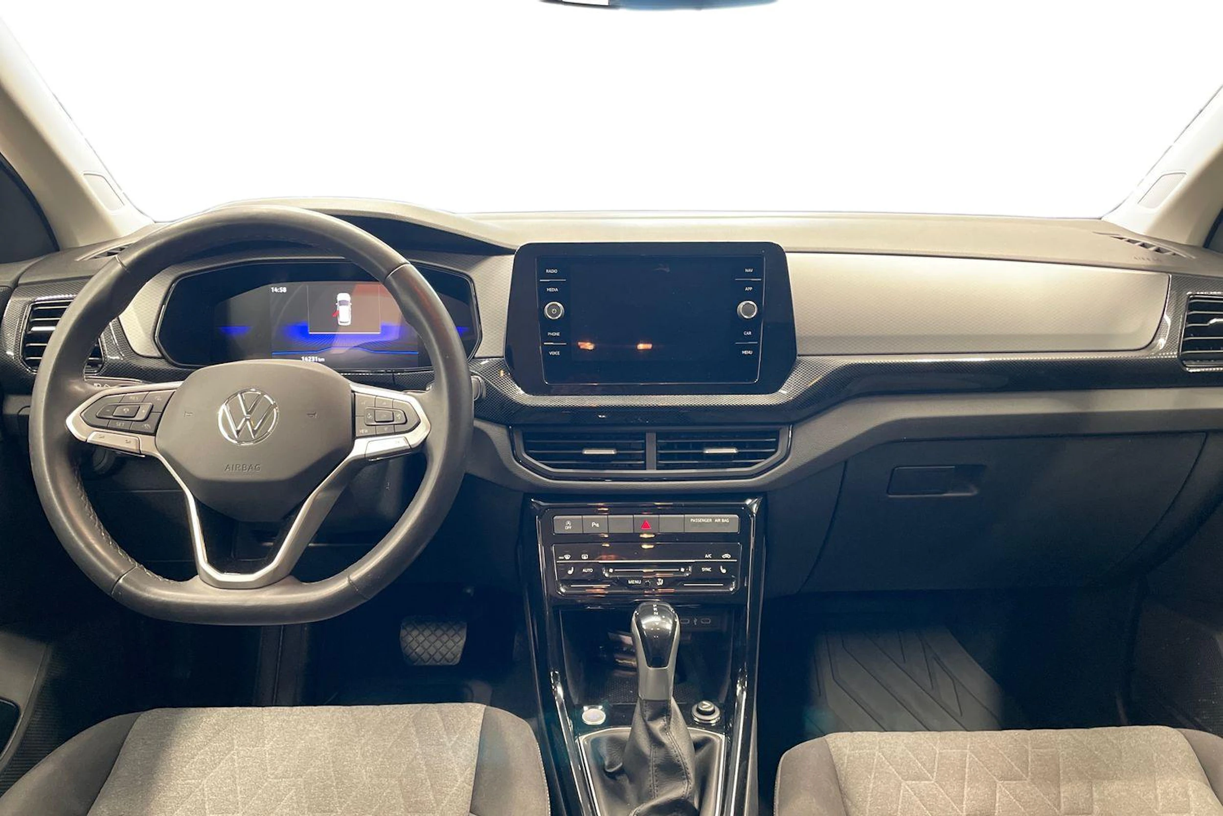 Punainen Volkswagen T-Cross 2024 kuva 9.