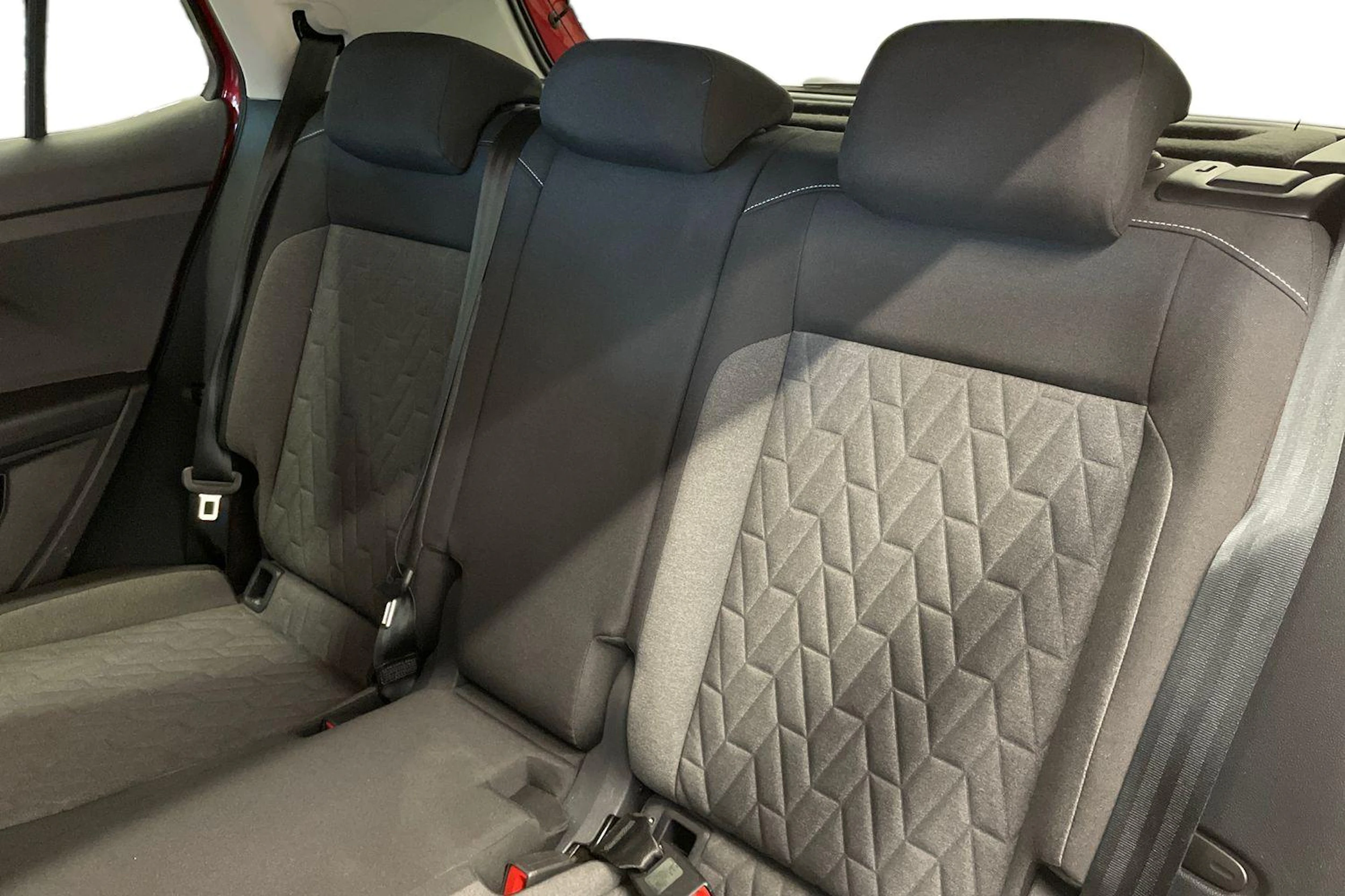 Punainen Volkswagen T-Cross 2024 kuva 11.