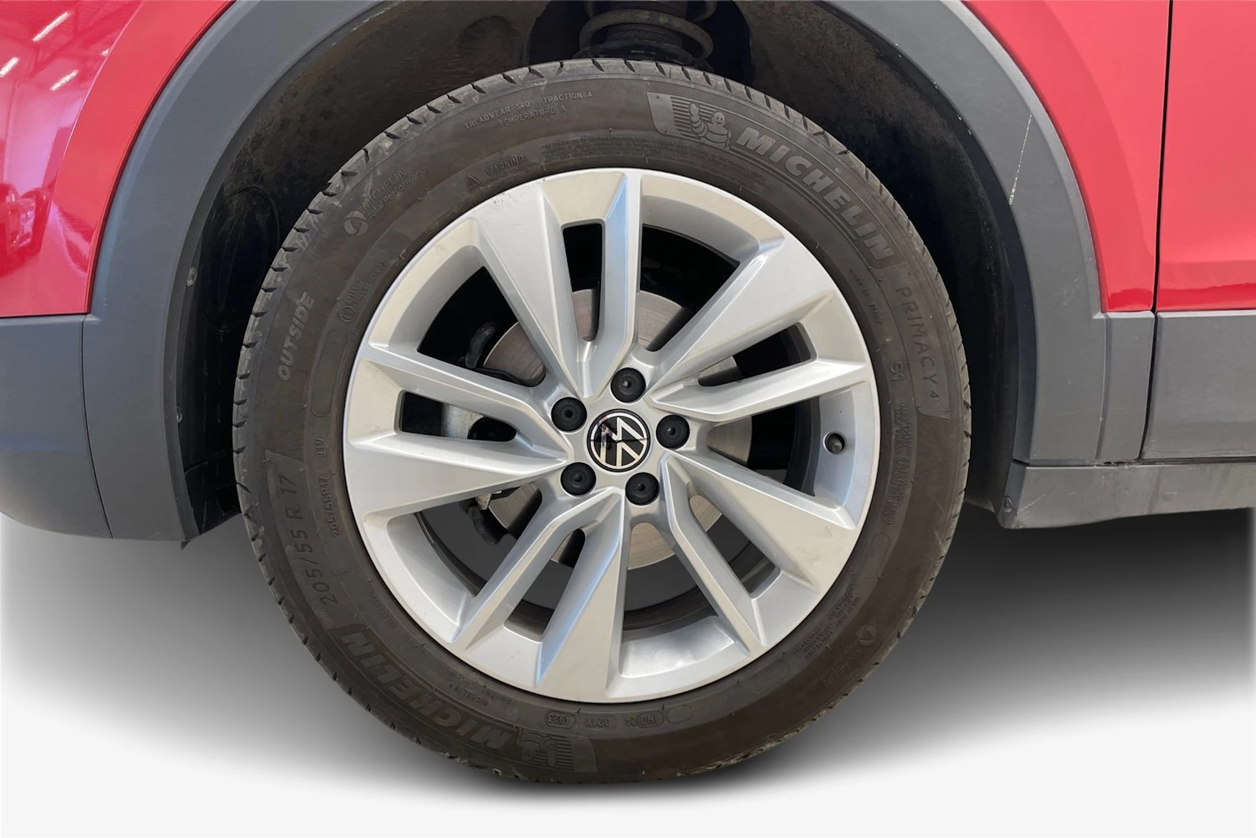 Punainen Volkswagen T-Cross 2024 kuva 12.