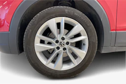 Punainen Volkswagen T-Cross 2024 kuva 12.