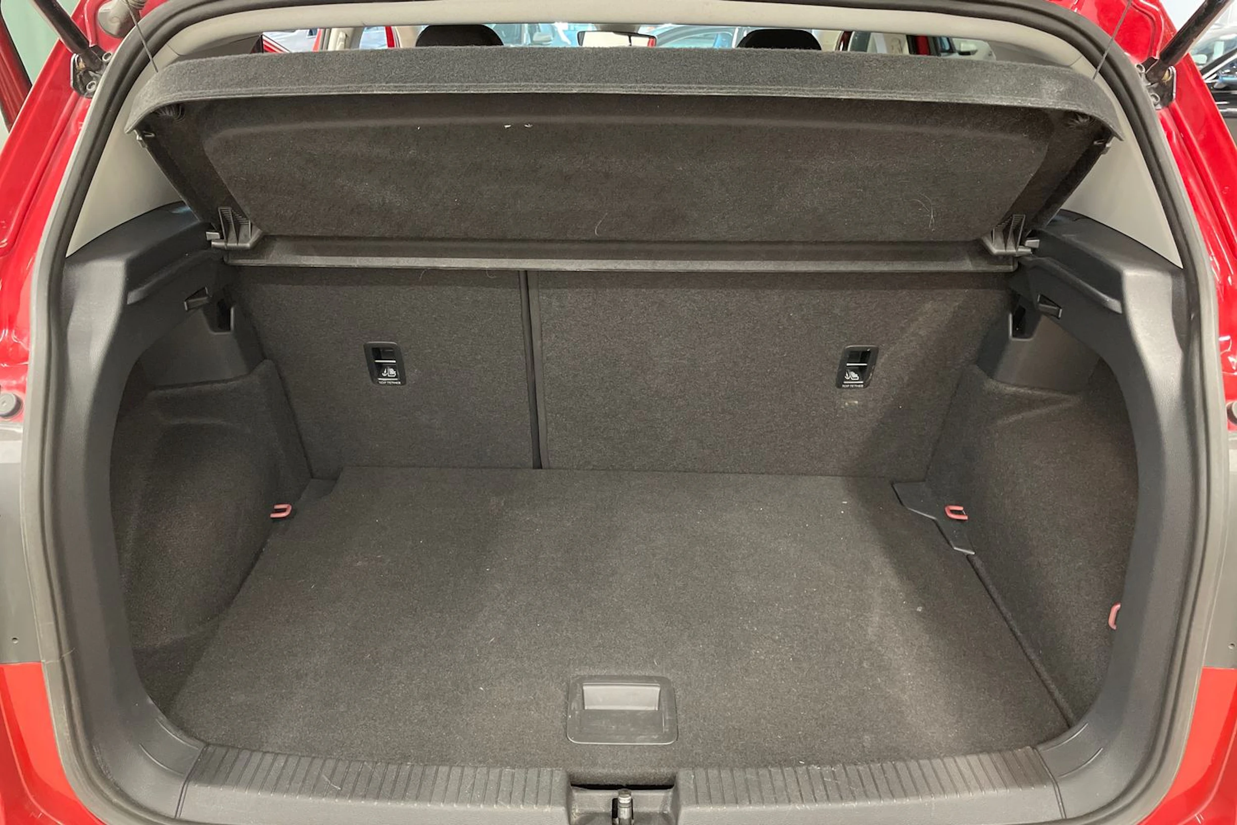 Punainen Volkswagen T-Cross 2024 kuva 15.