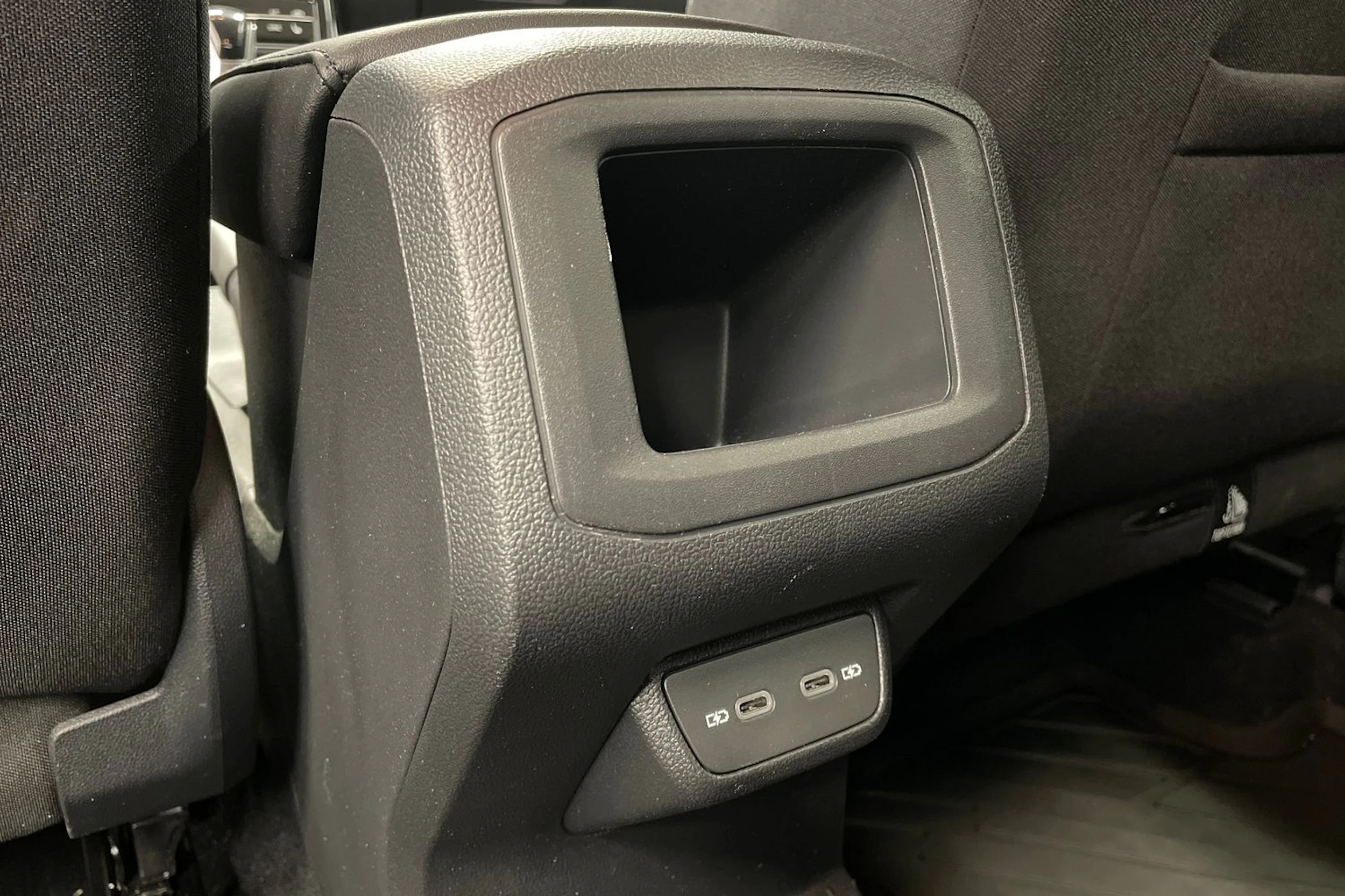 Punainen Volkswagen T-Cross 2024 kuva 16.