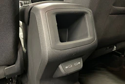 Punainen Volkswagen T-Cross 2024 kuva 16.