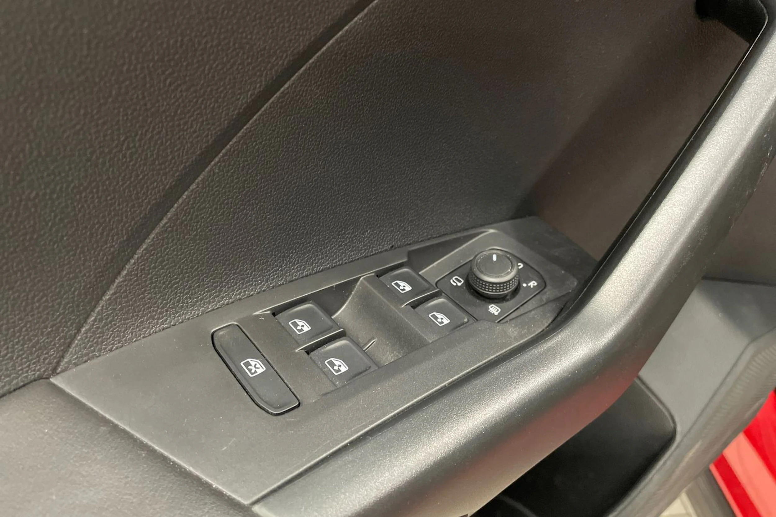 Punainen Volkswagen T-Cross 2024 kuva 17.