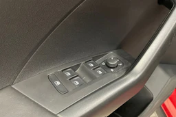 Punainen Volkswagen T-Cross 2024 kuva 17.