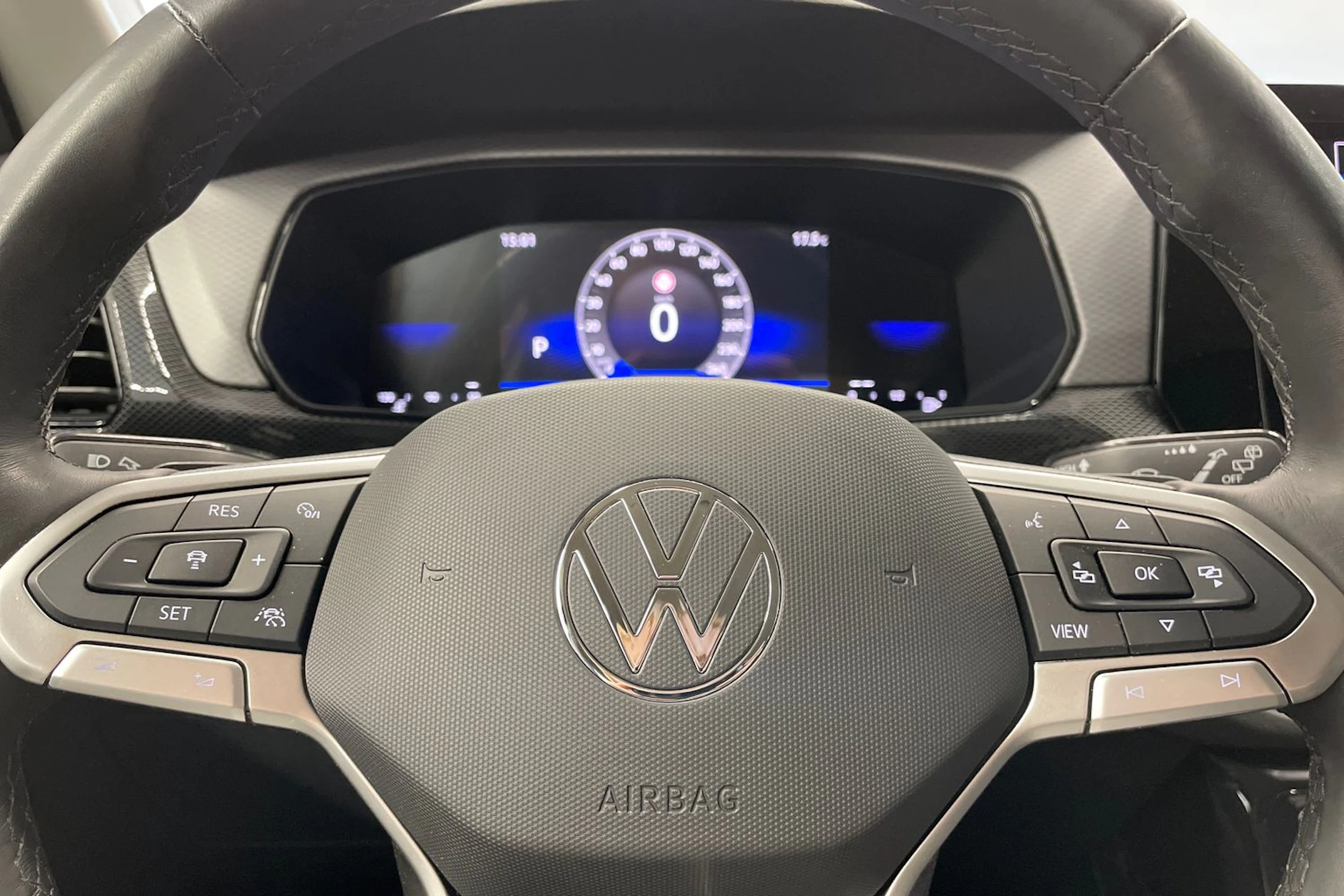 Punainen Volkswagen T-Cross 2024 kuva 18.