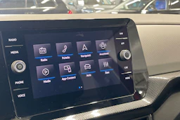 Punainen Volkswagen T-Cross 2024 kuva 19.