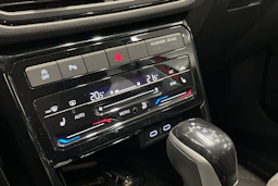 Punainen Volkswagen T-Cross 2024 kuva 21.