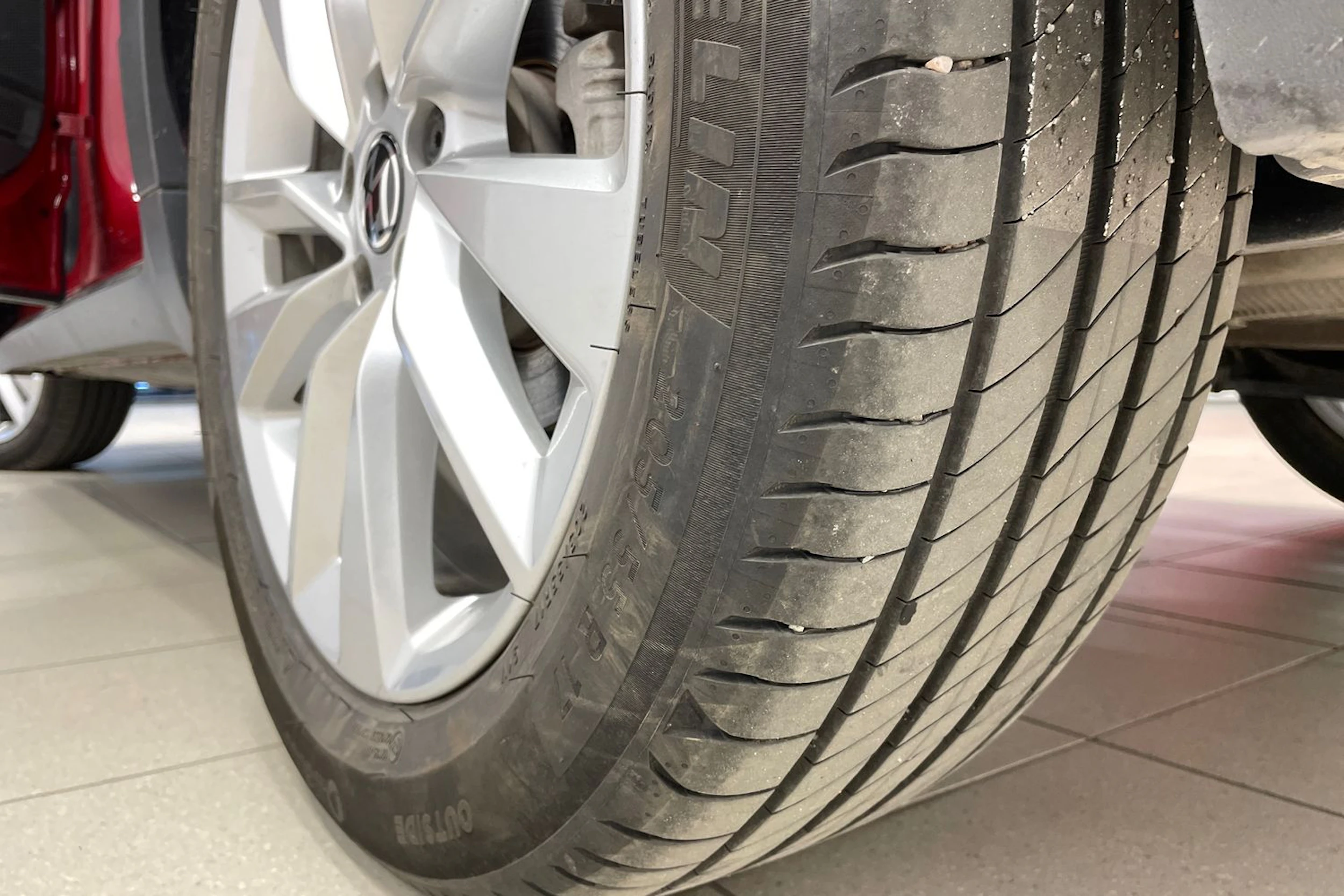 Punainen Volkswagen T-Cross 2024 kuva 24.