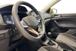 keltainen Volkswagen T-Cross 2024 kuva 8.