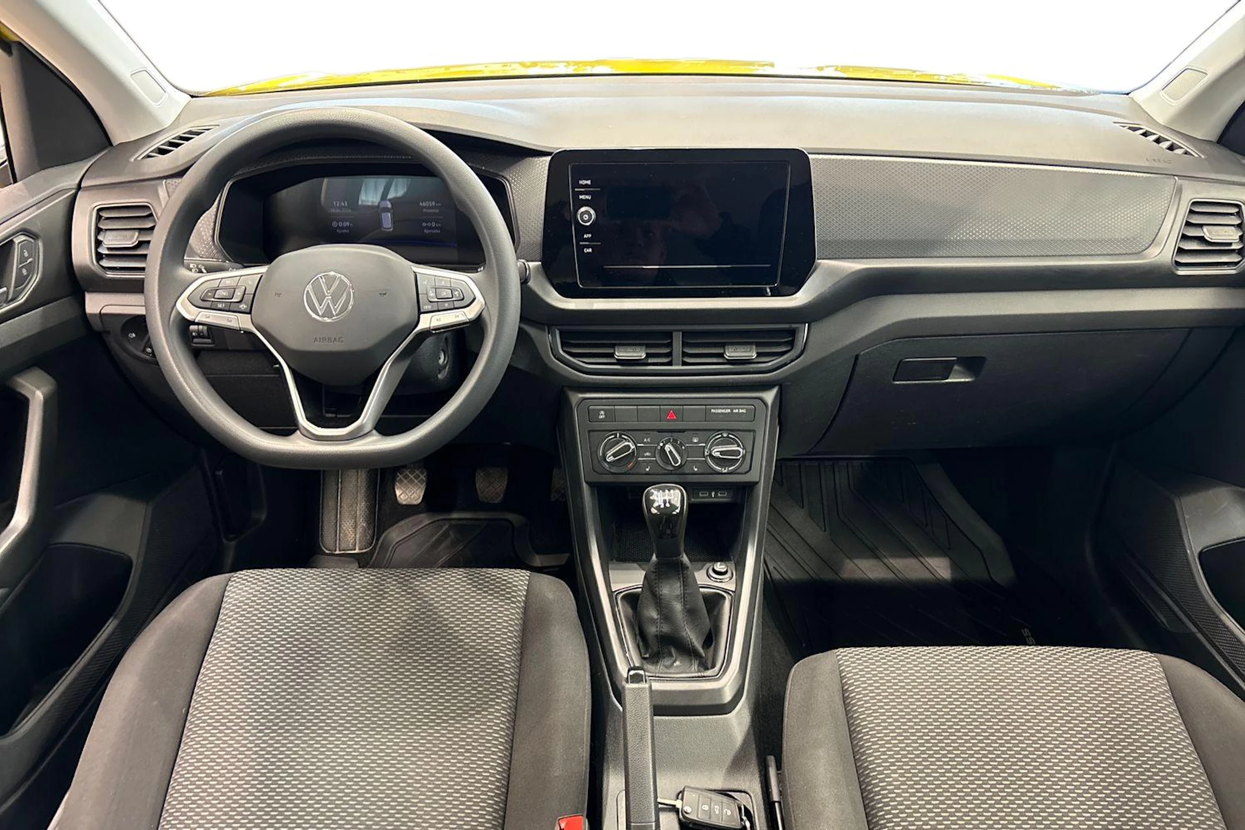 keltainen Volkswagen T-Cross 2024 kuva 9.