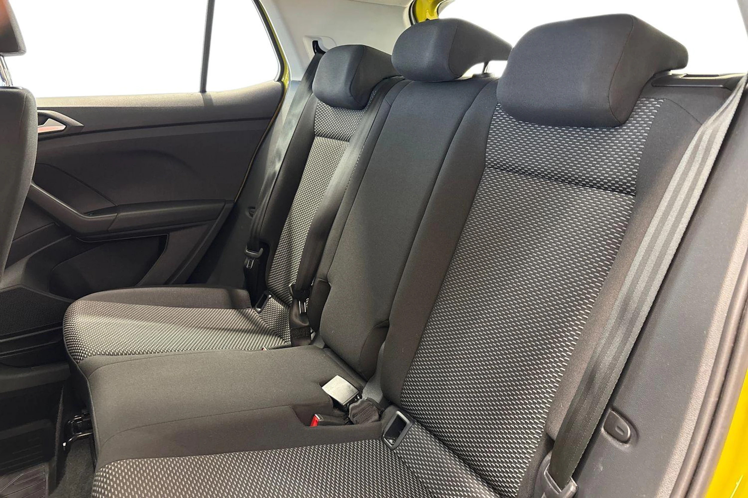 keltainen Volkswagen T-Cross 2024 kuva 11.
