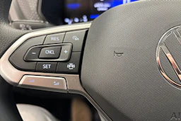 keltainen Volkswagen T-Cross 2024 kuva 19.