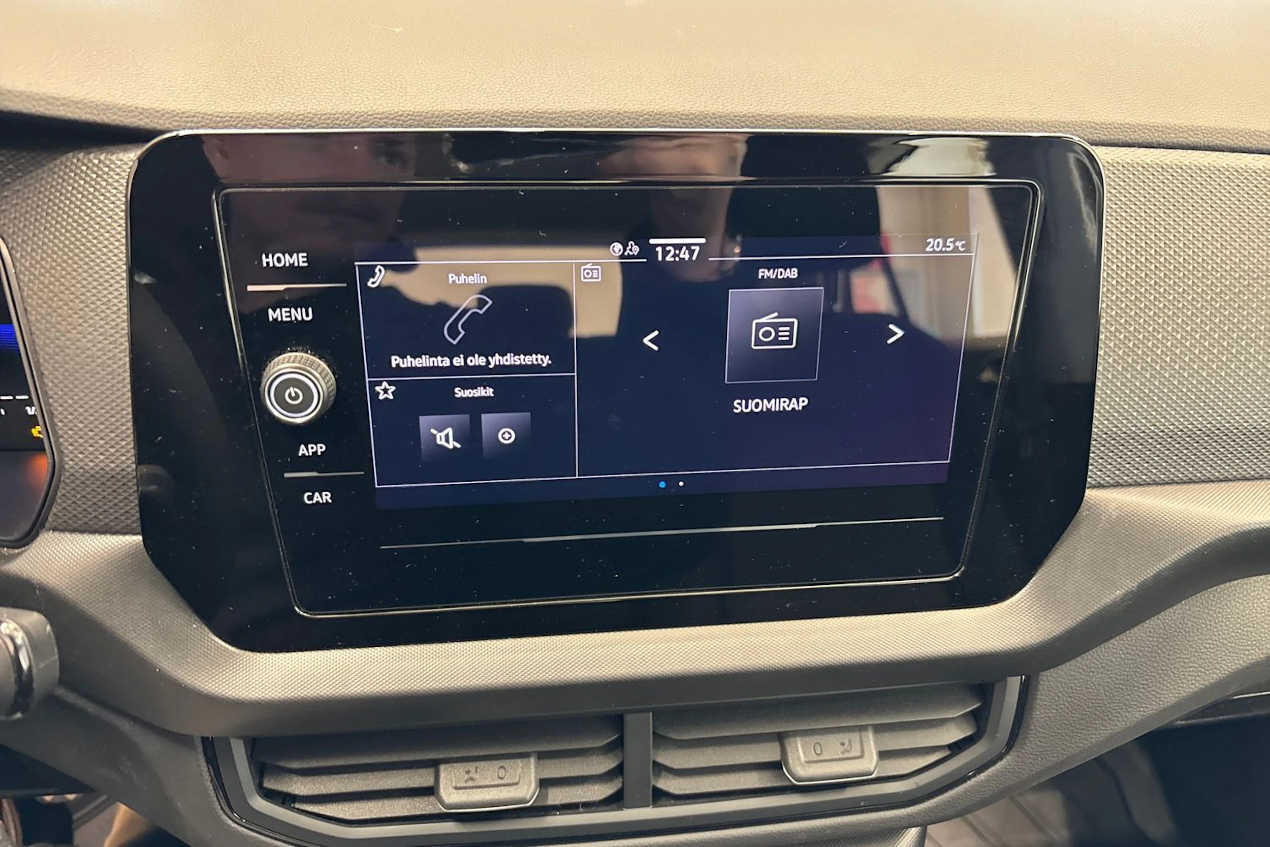 keltainen Volkswagen T-Cross 2024 kuva 21.