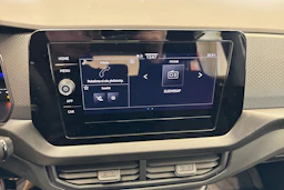keltainen Volkswagen T-Cross 2024 kuva 21.