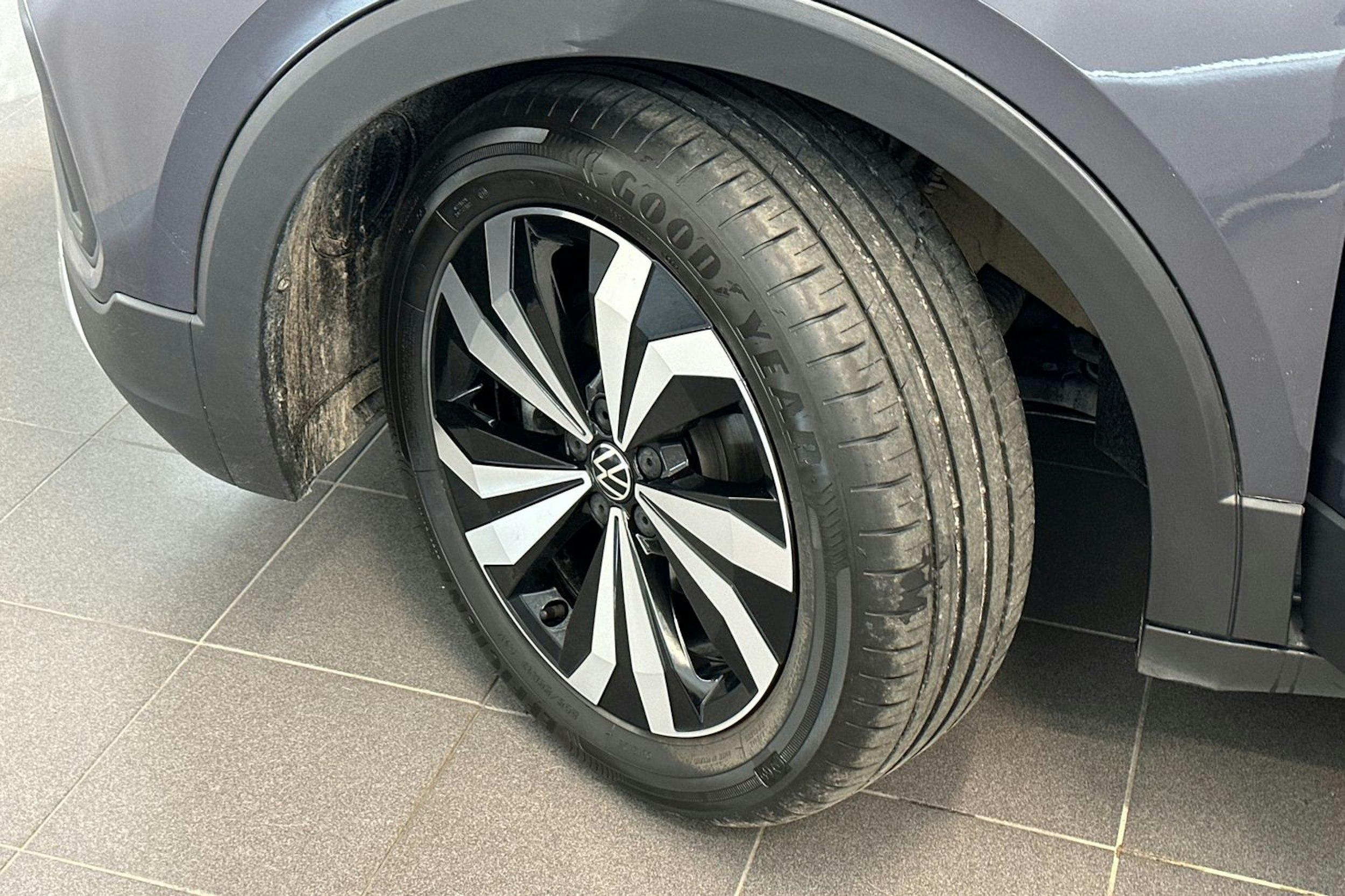 harmaa Volkswagen T-Cross 2024 kuva 13.