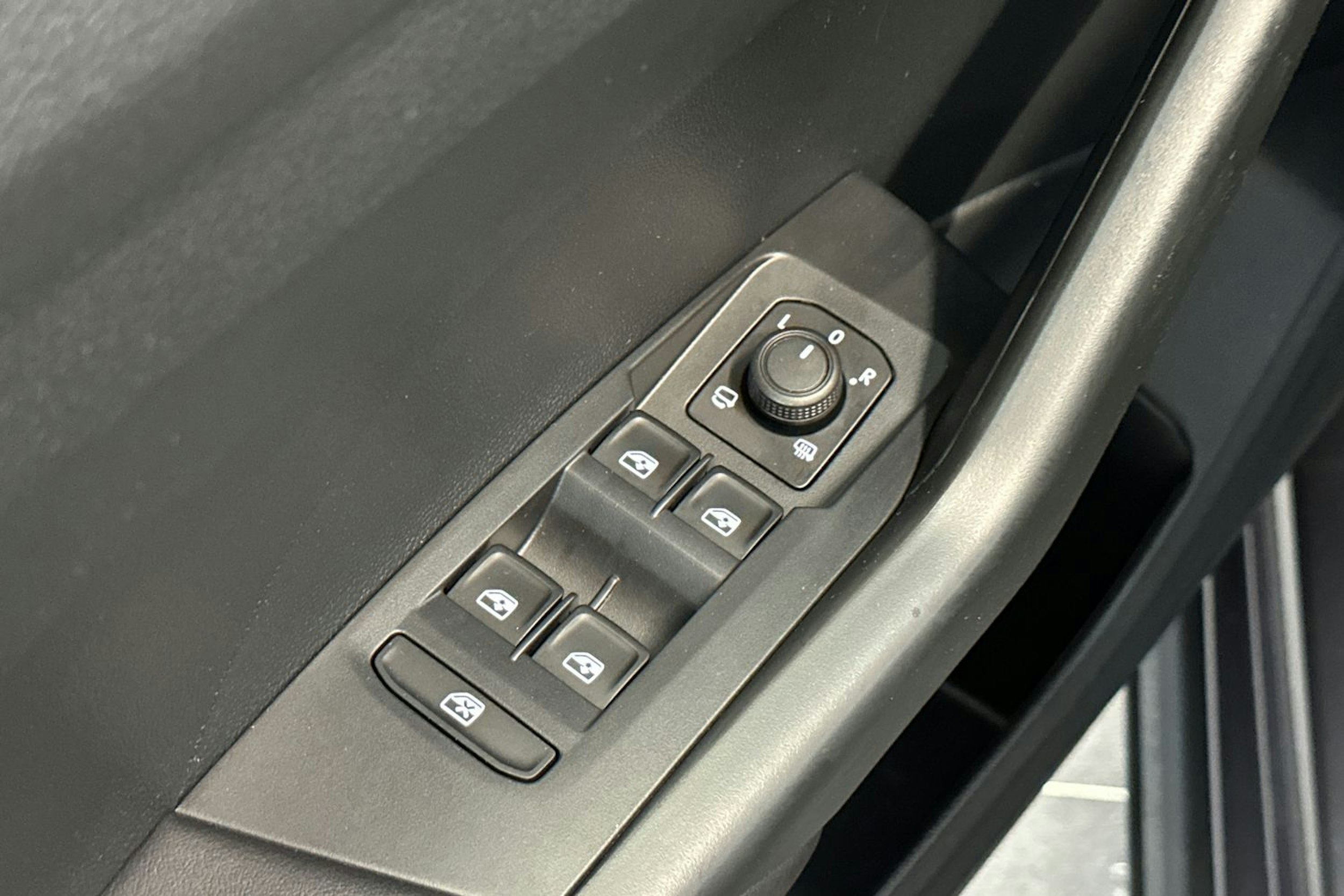 harmaa Volkswagen T-Cross 2024 kuva 16.