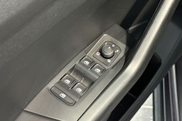harmaa Volkswagen T-Cross 2024 kuva 16.