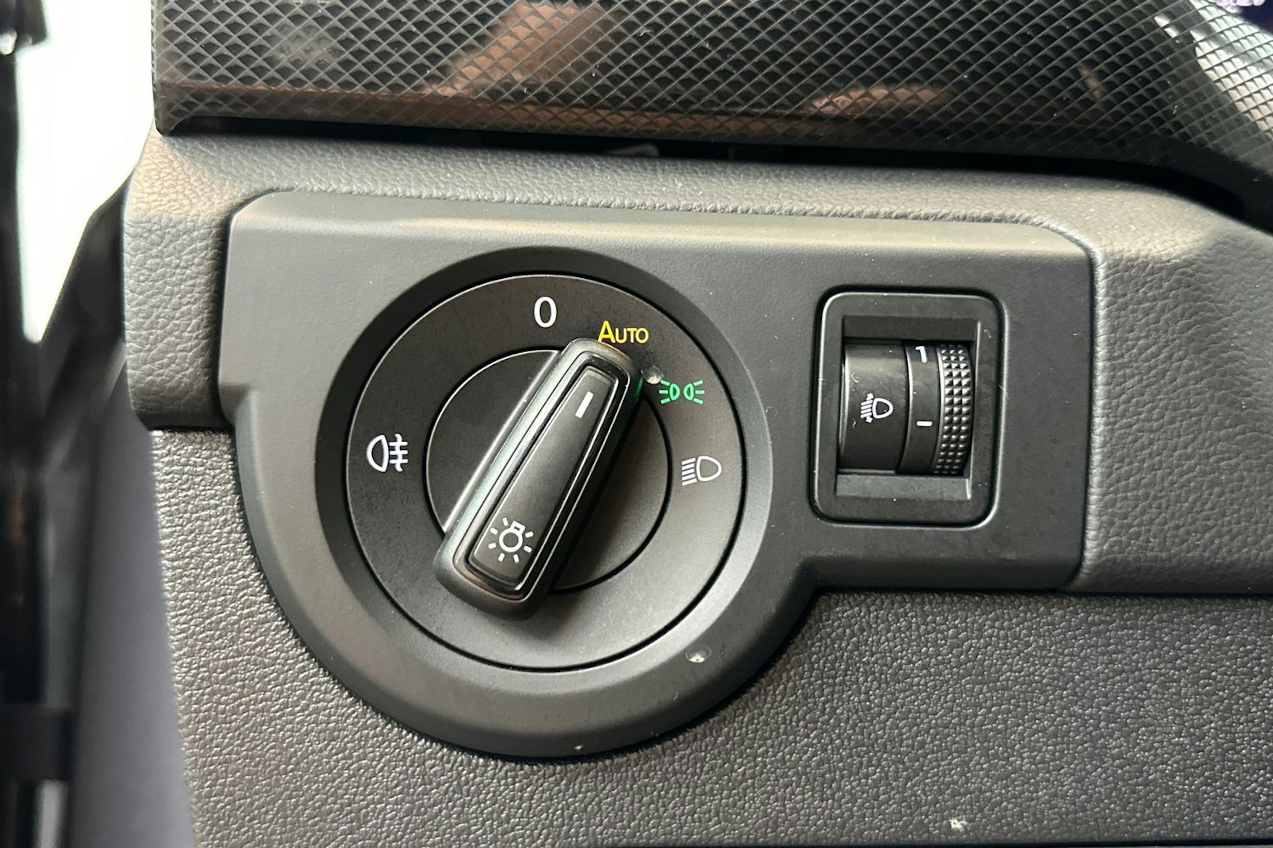 harmaa Volkswagen T-Cross 2024 kuva 17.
