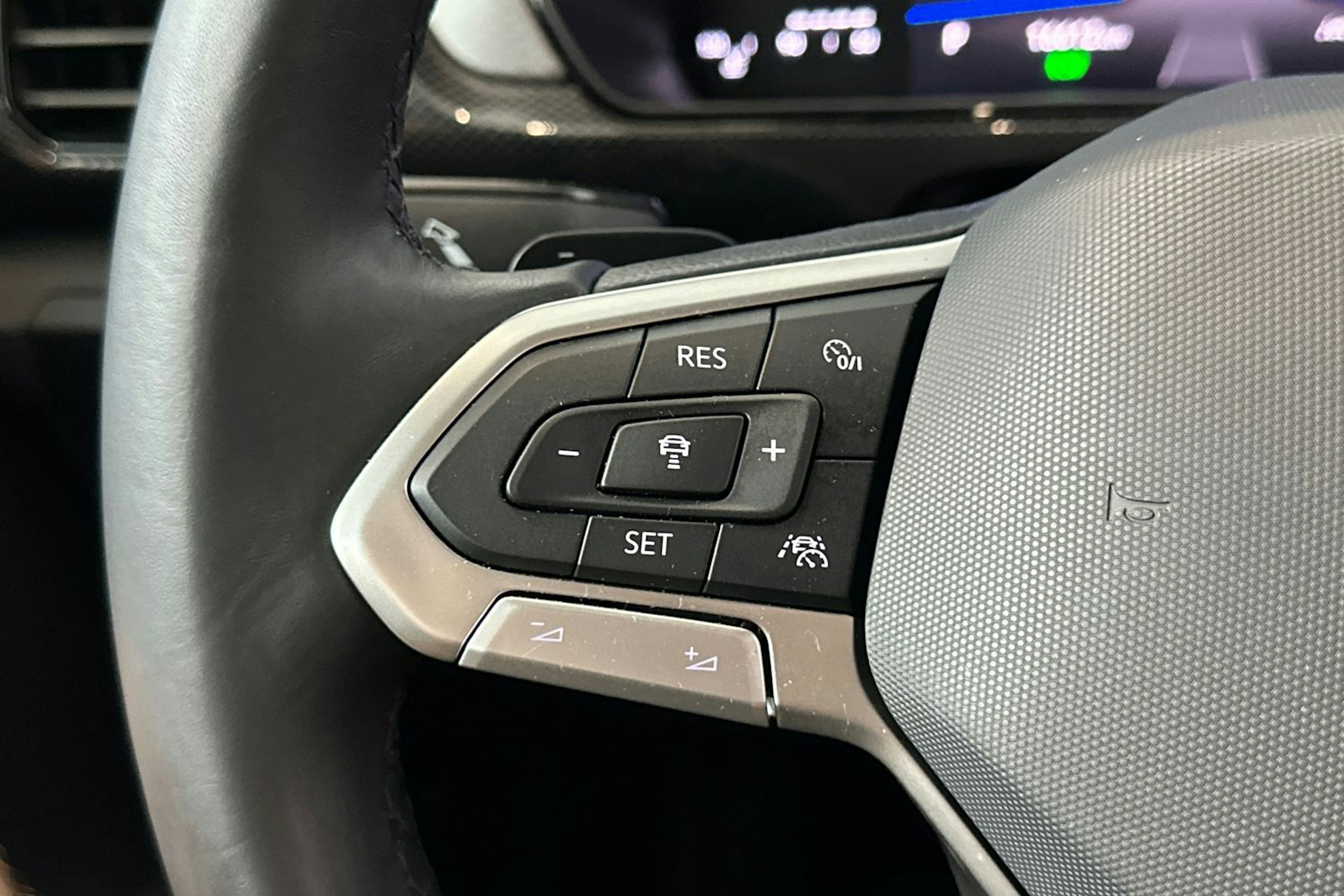 harmaa Volkswagen T-Cross 2024 kuva 18.