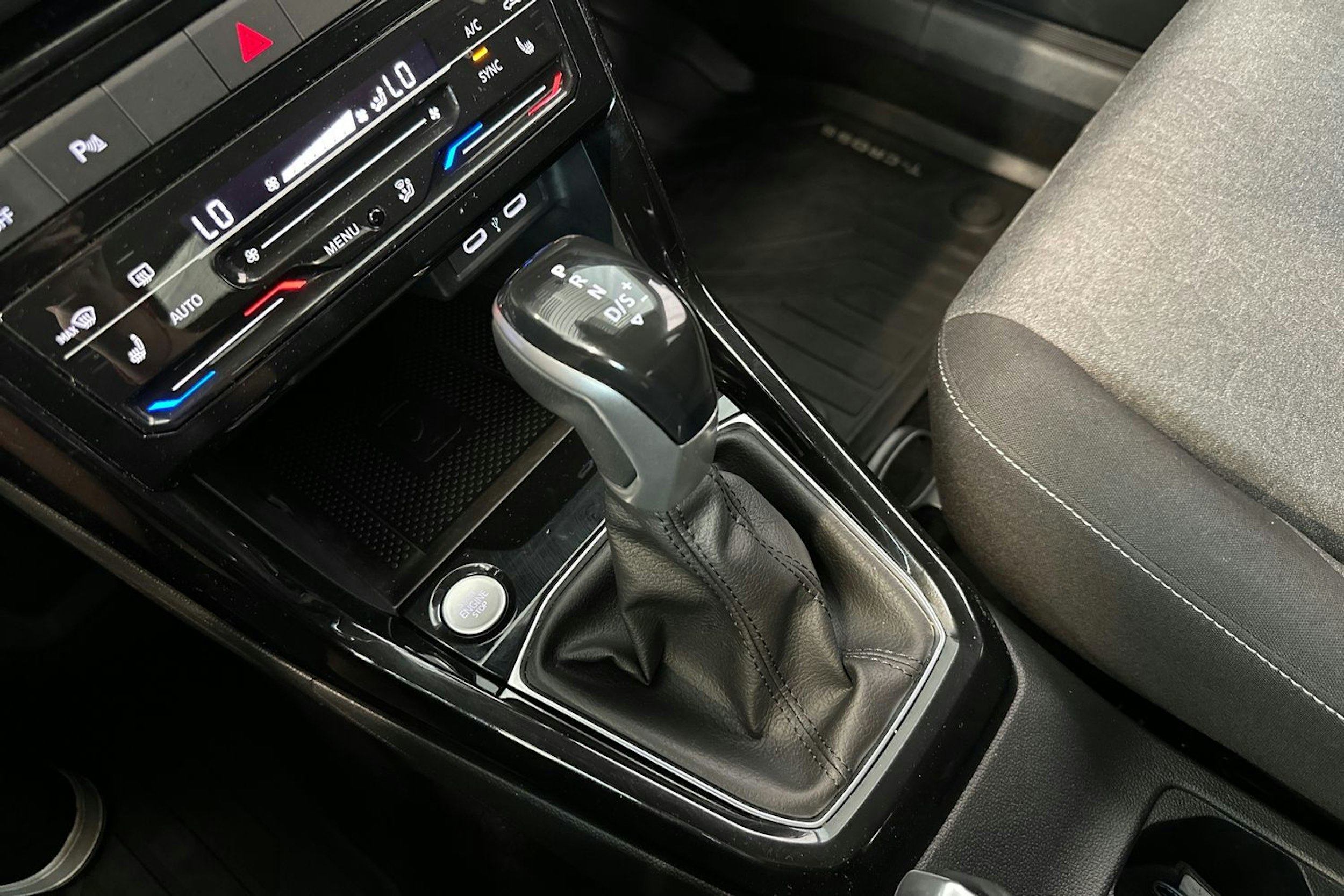 harmaa Volkswagen T-Cross 2024 kuva 21.