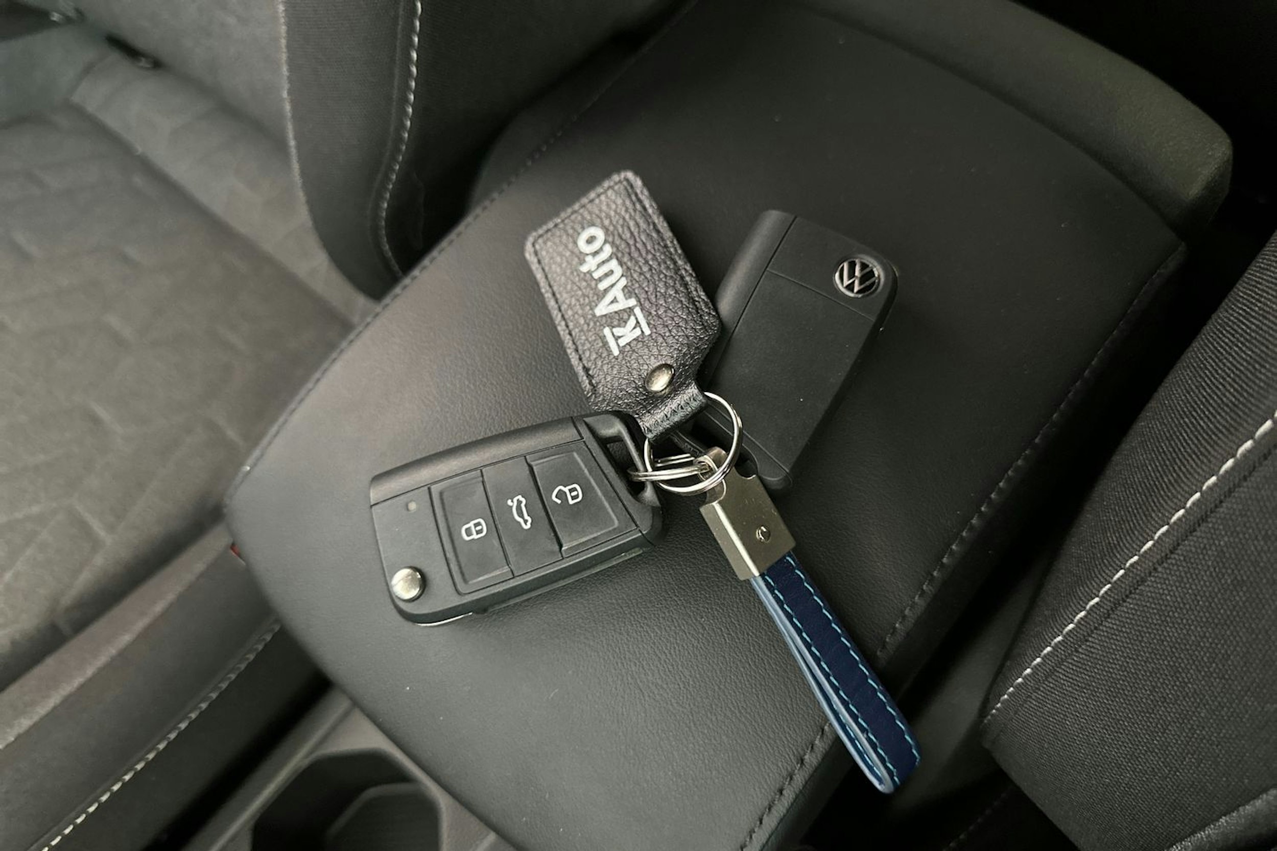 harmaa Volkswagen T-Cross 2024 kuva 26.