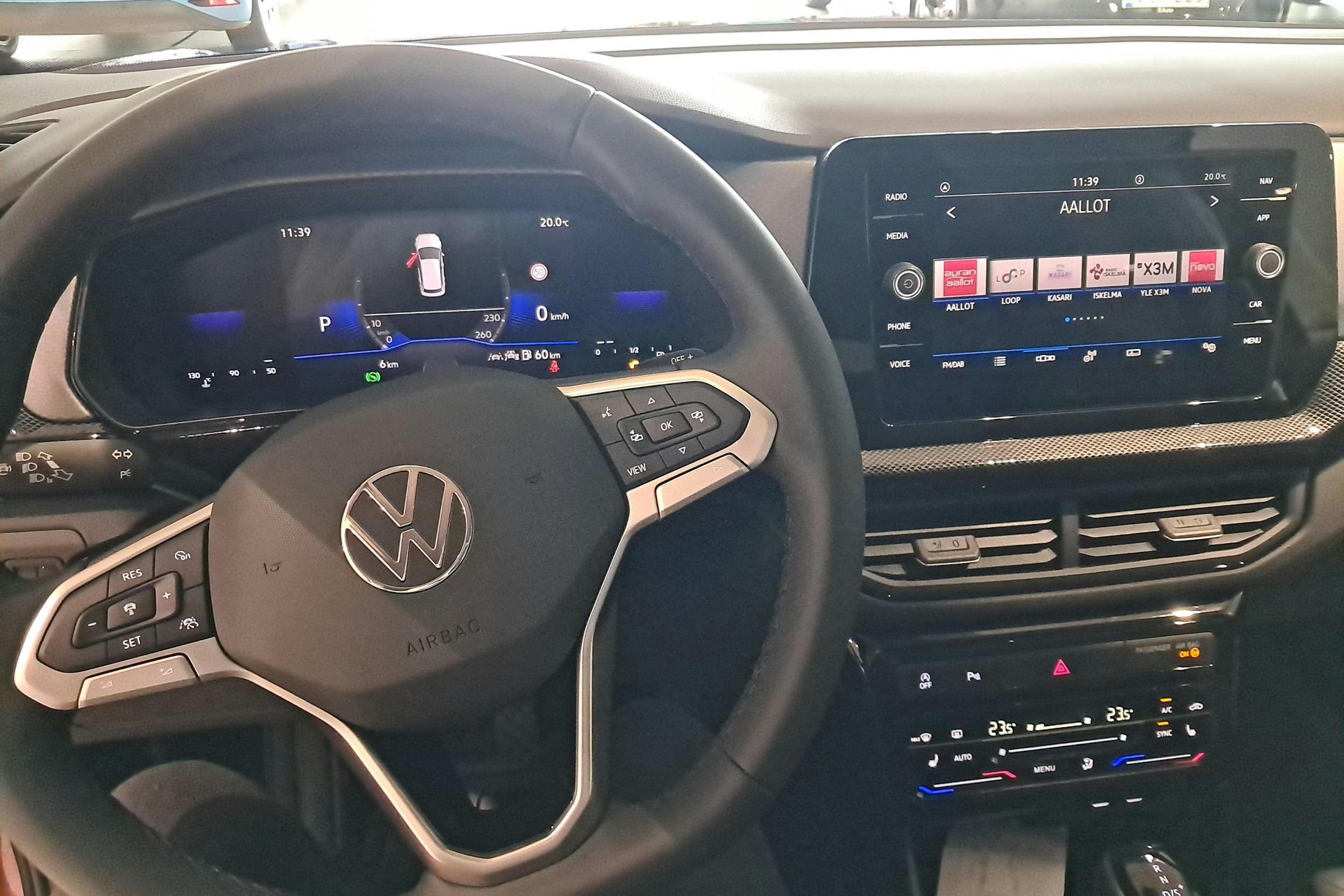 punainen Volkswagen T-Cross 2024 kuva 14.