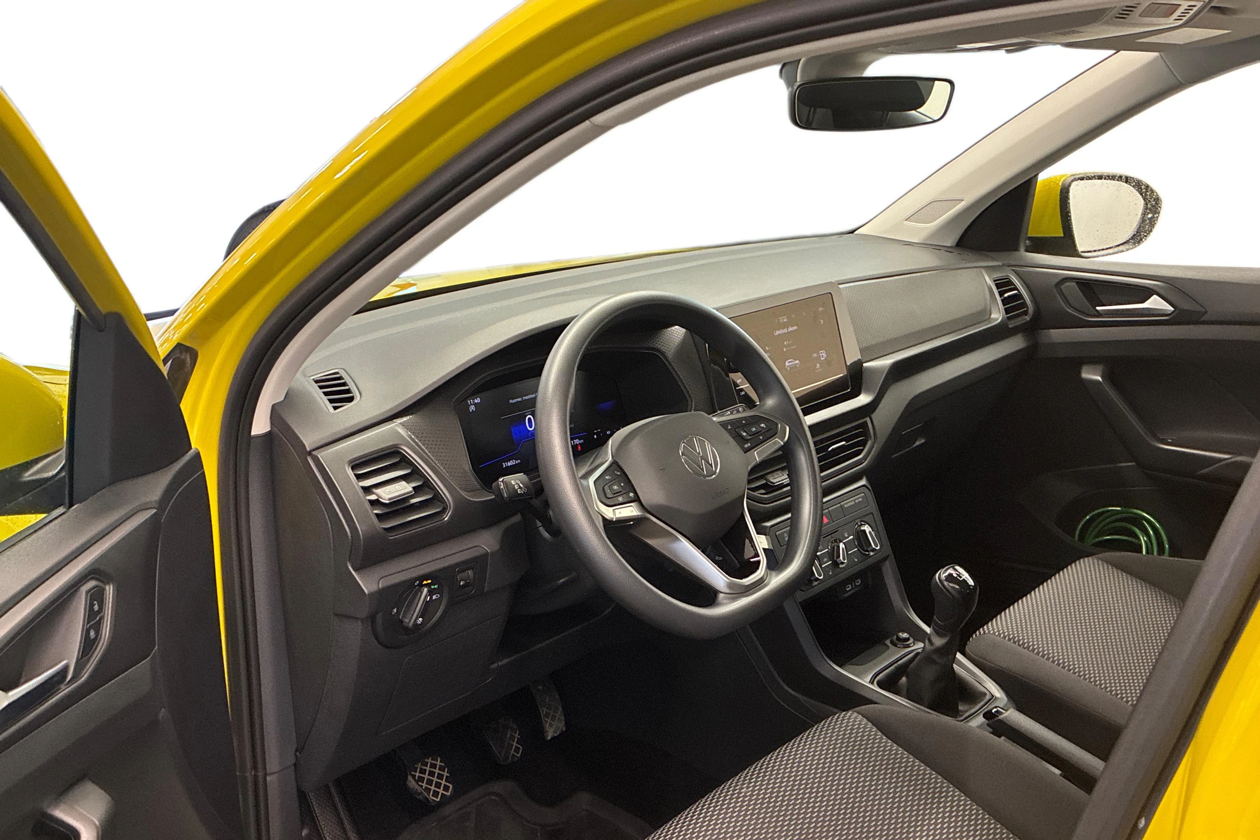 keltainen Volkswagen T-Cross 2024 kuva 6.