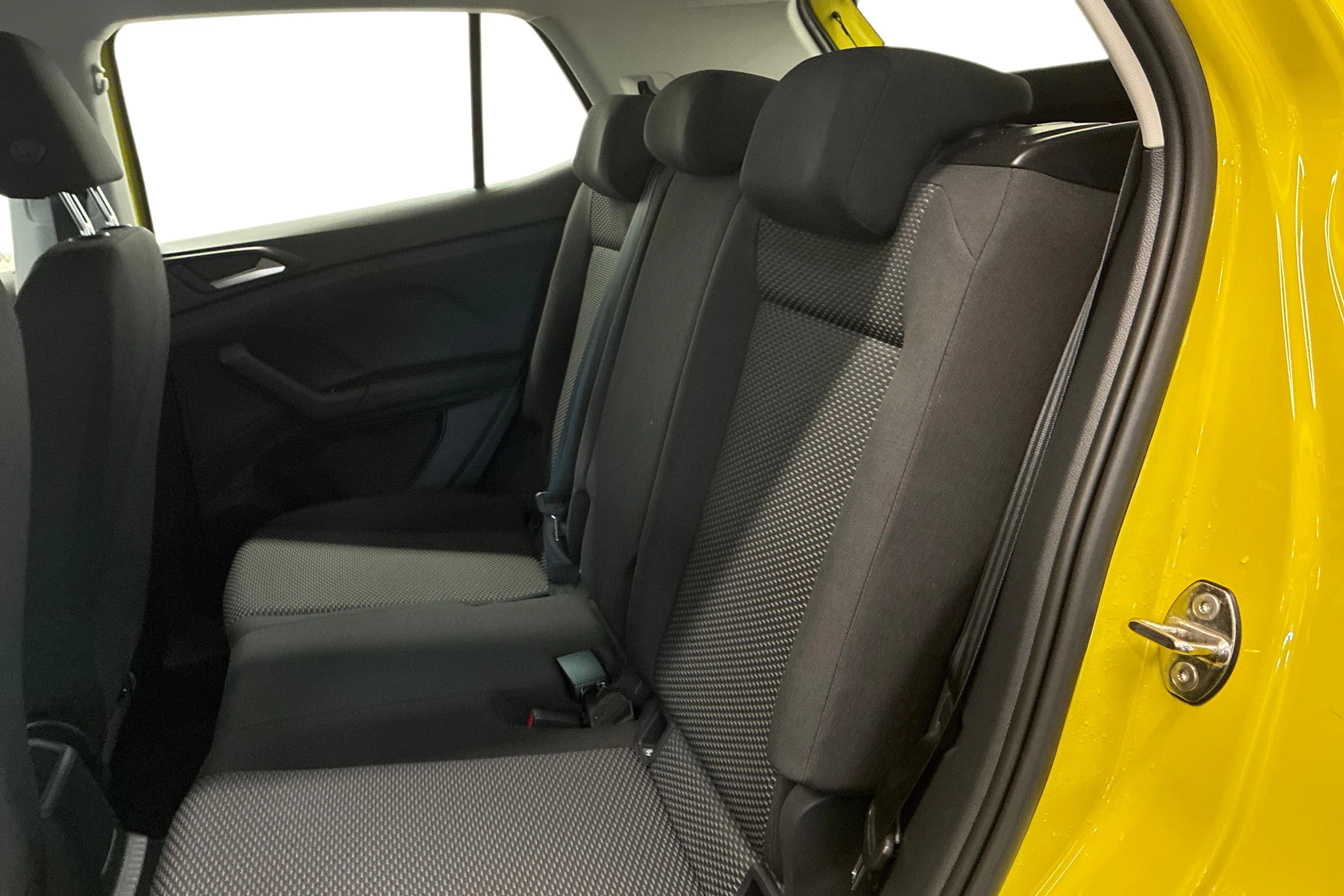 keltainen Volkswagen T-Cross 2024 kuva 8.