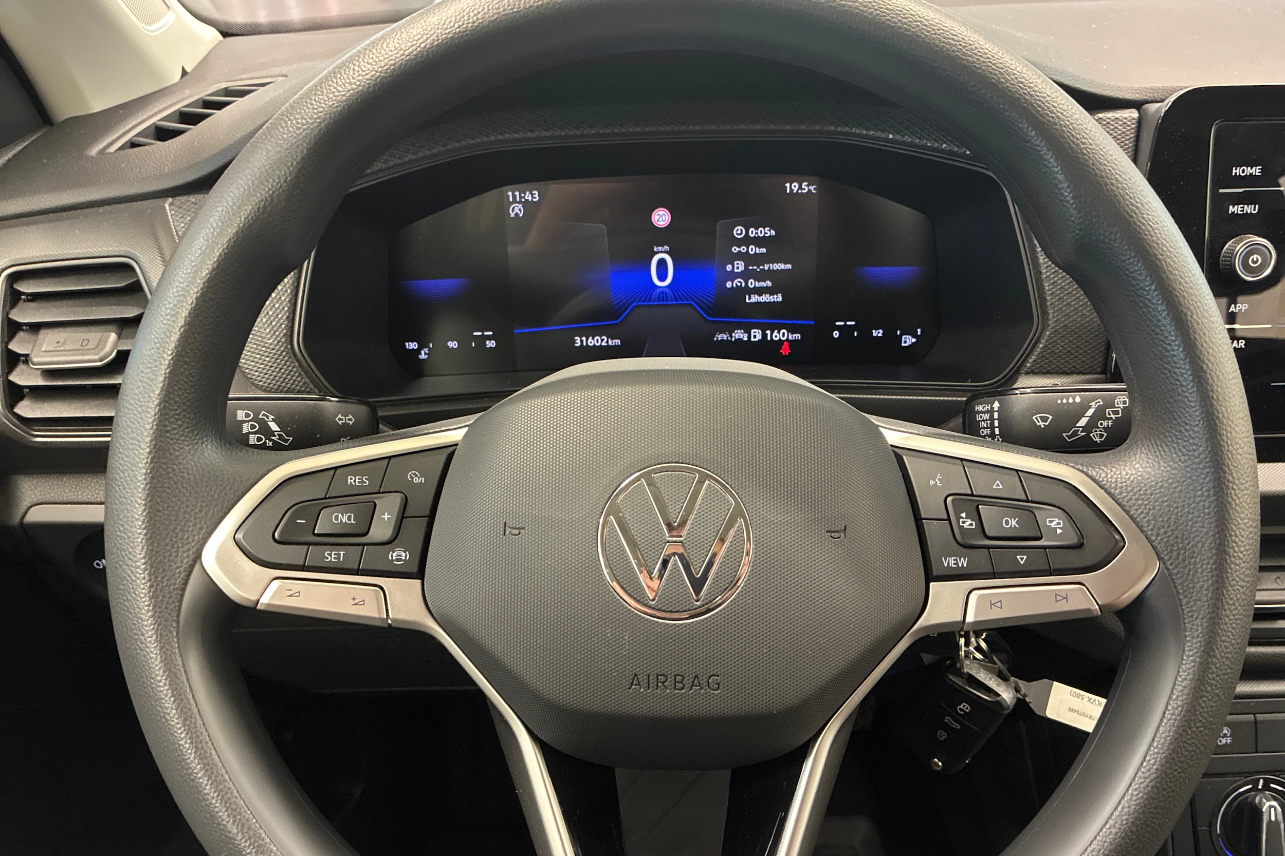 keltainen Volkswagen T-Cross 2024 kuva 12.