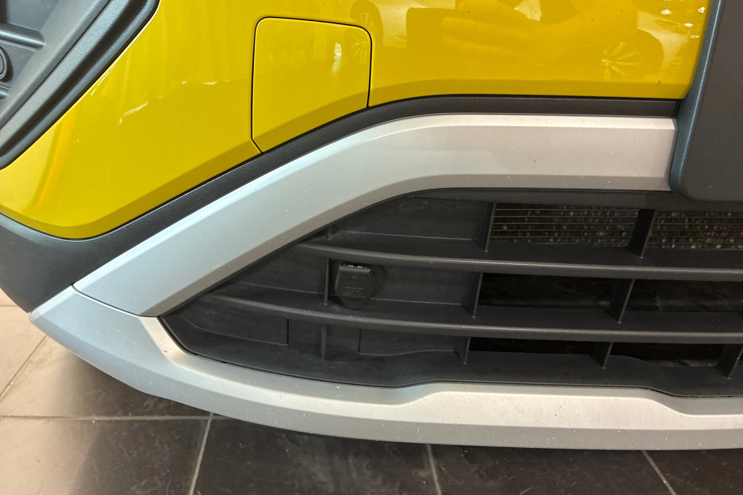 keltainen Volkswagen T-Cross 2024 kuva 17.