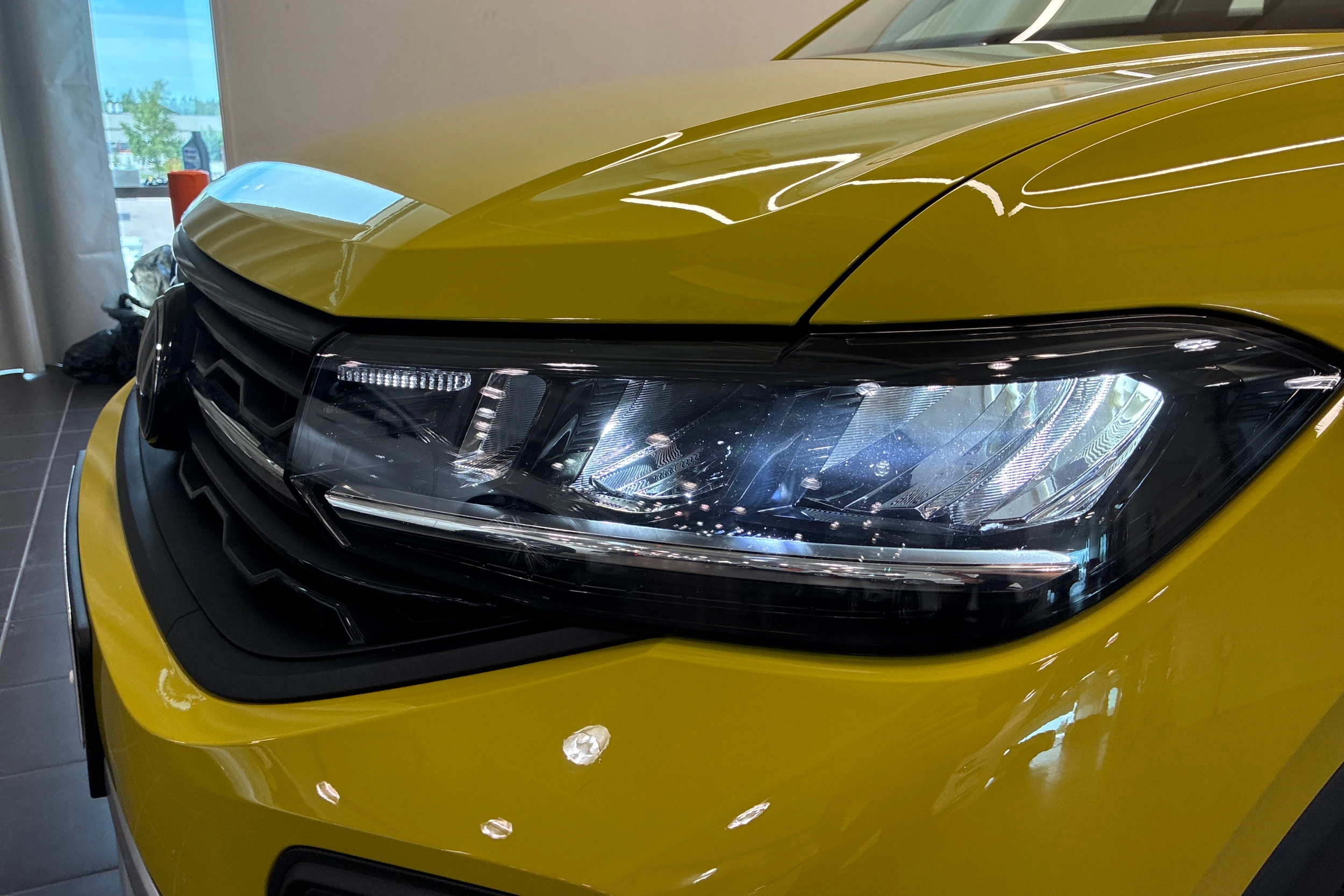 keltainen Volkswagen T-Cross 2024 kuva 18.