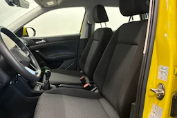 keltainen Volkswagen T-Cross 2024 kuva 19.