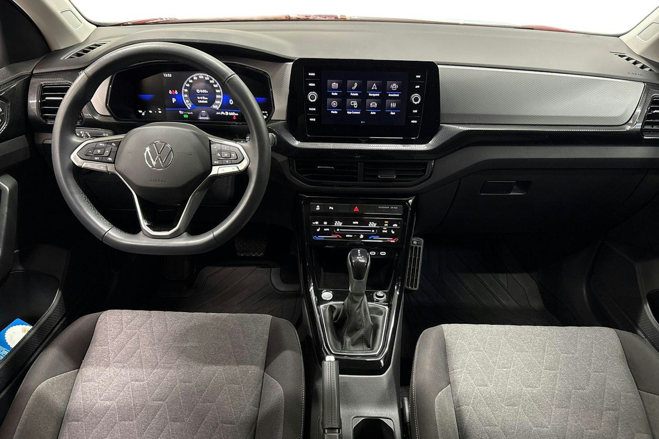 punainen Volkswagen T-Cross 2024 kuva 9.