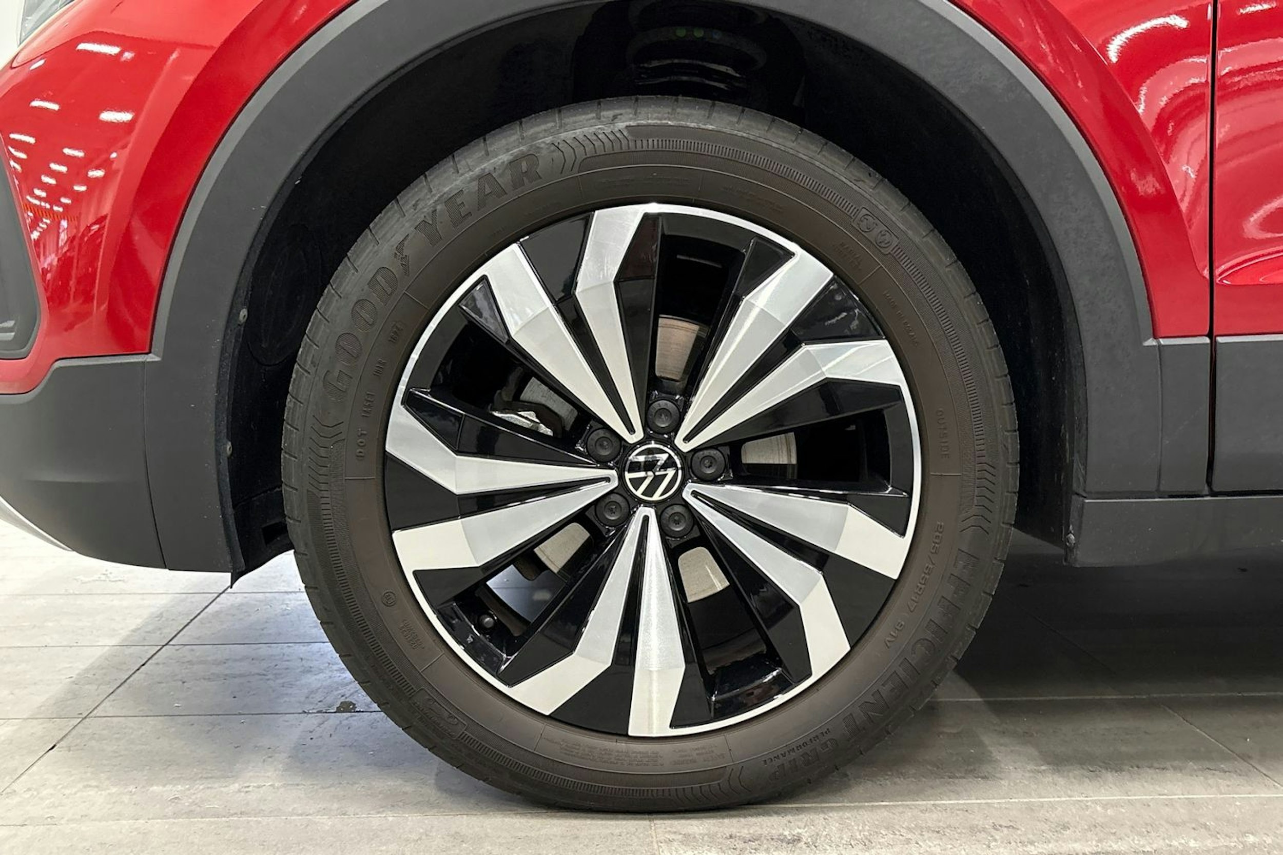 punainen Volkswagen T-Cross 2024 kuva 11.