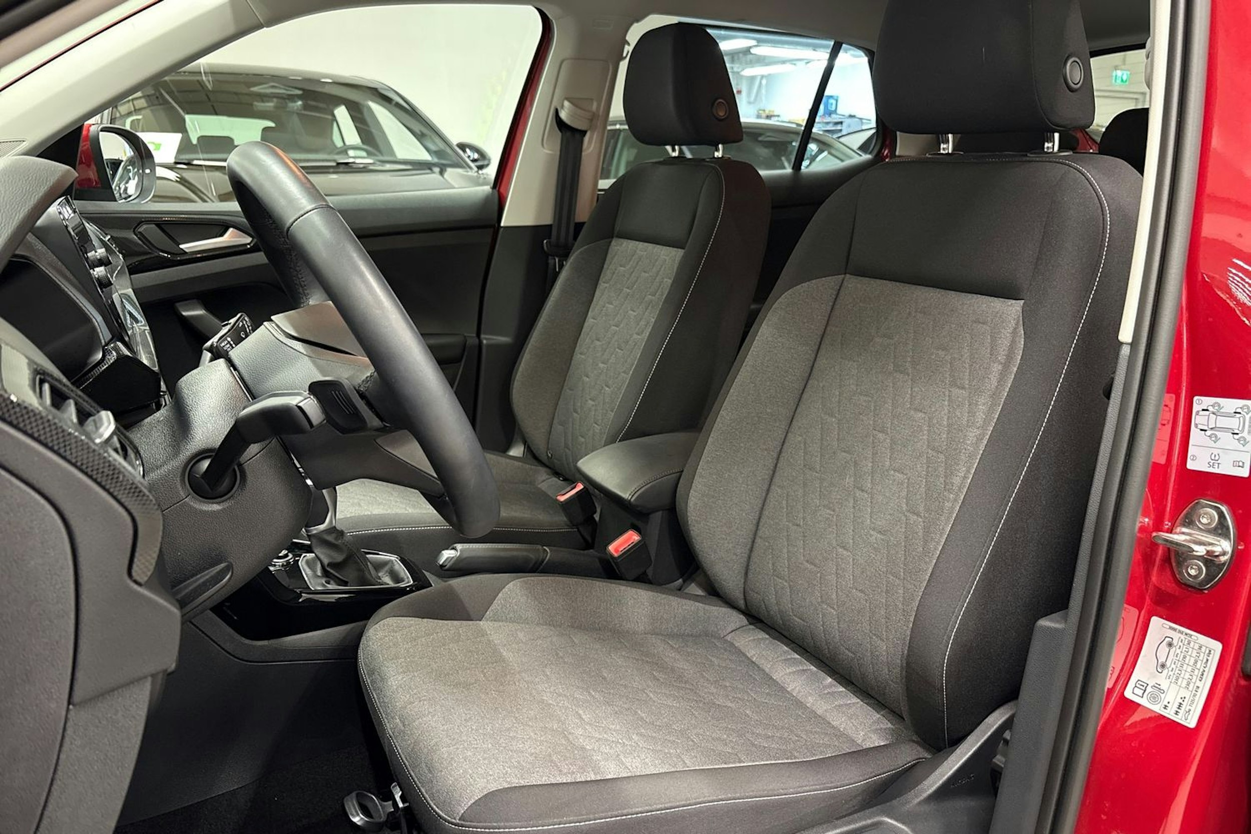 punainen Volkswagen T-Cross 2024 kuva 14.