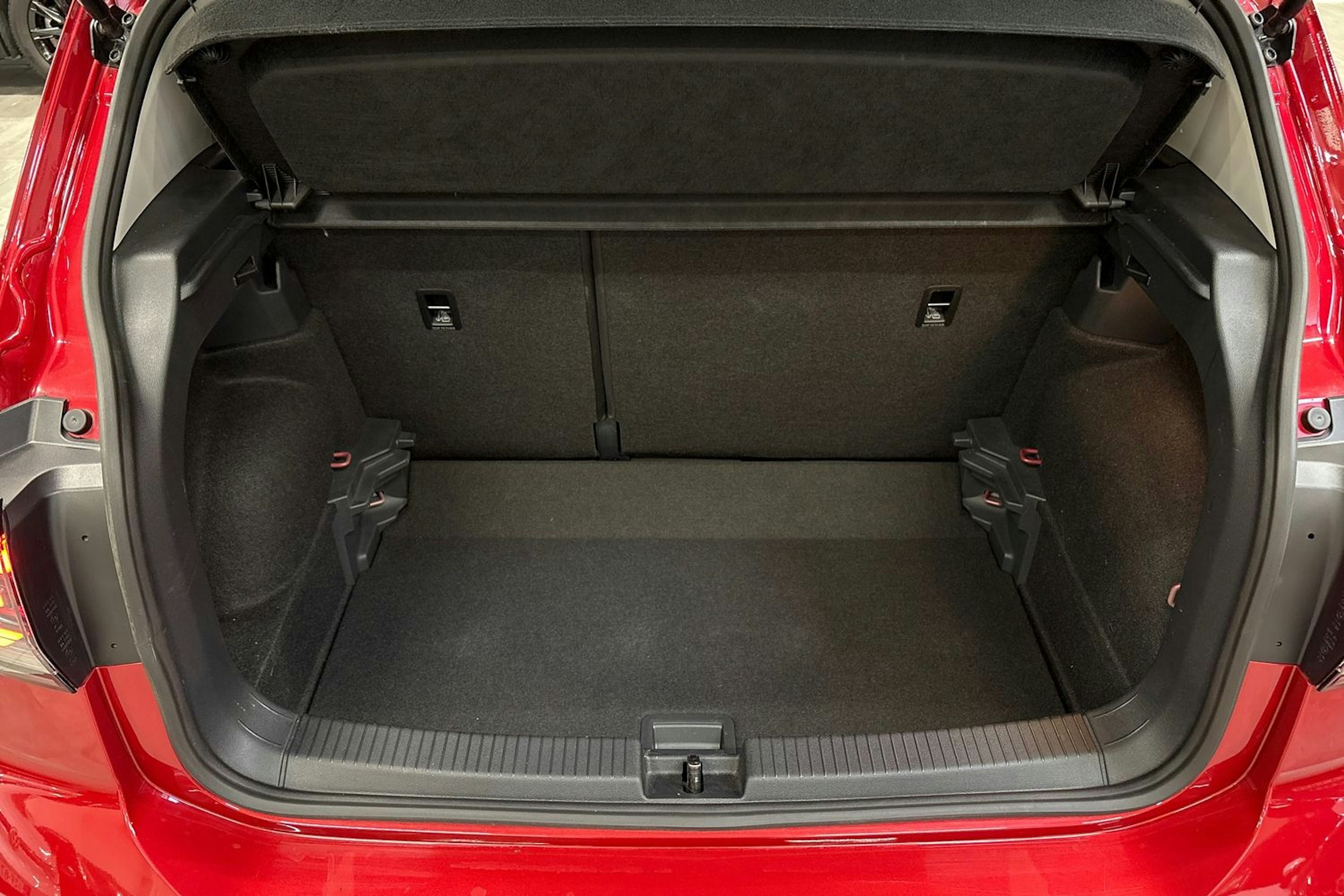 punainen Volkswagen T-Cross 2024 kuva 16.