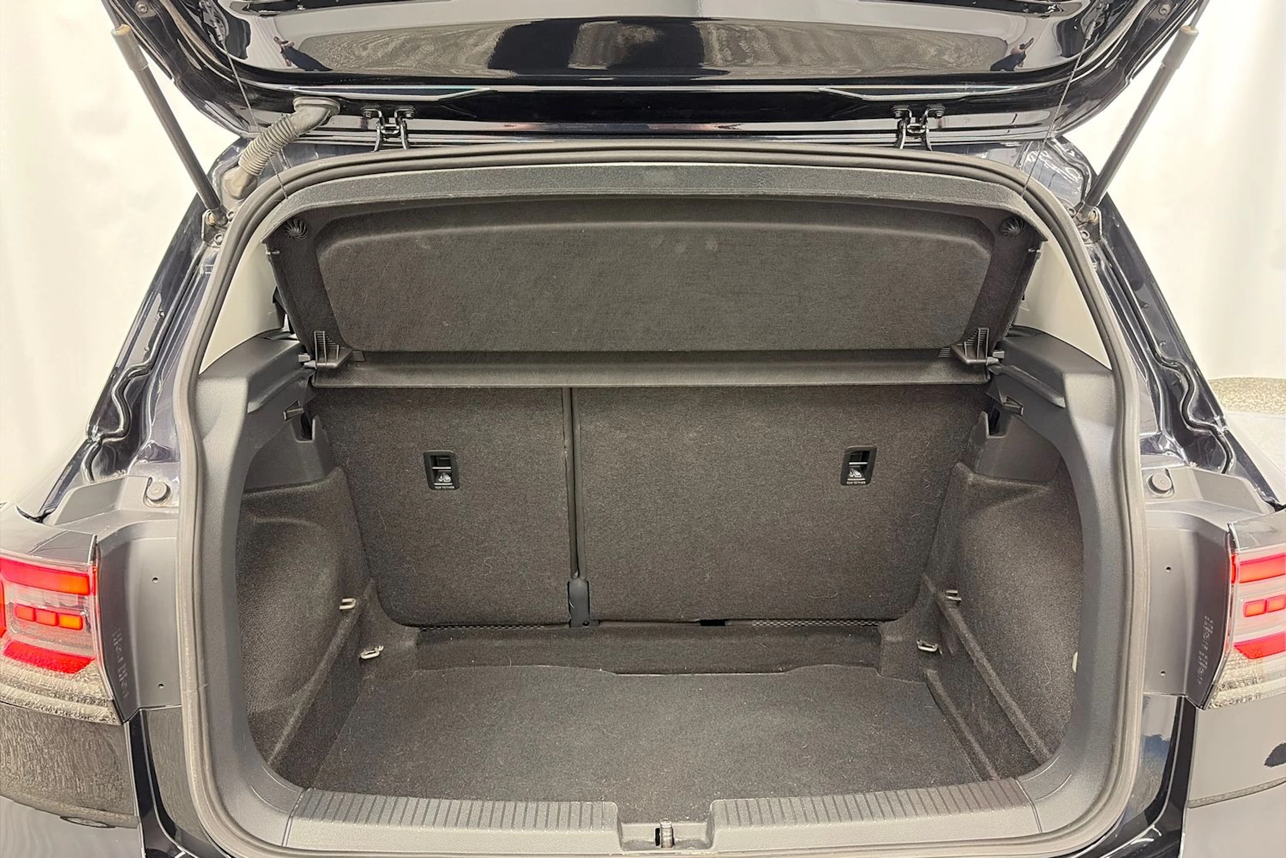 musta Volkswagen T-Cross 2024 kuva 15.