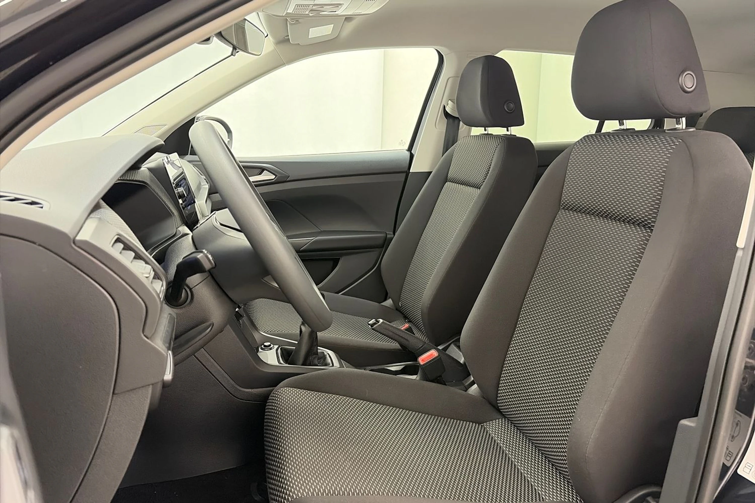 musta Volkswagen T-Cross 2024 kuva 16.